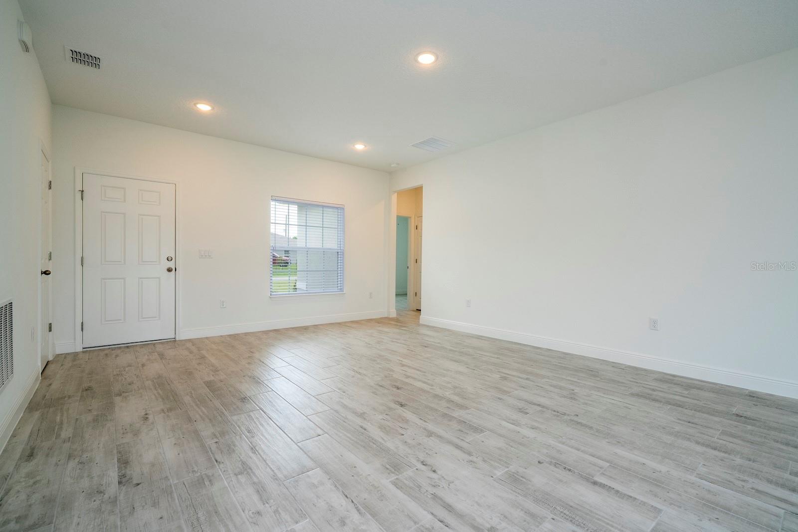 Image 8 of 75 For 13362 38th Court