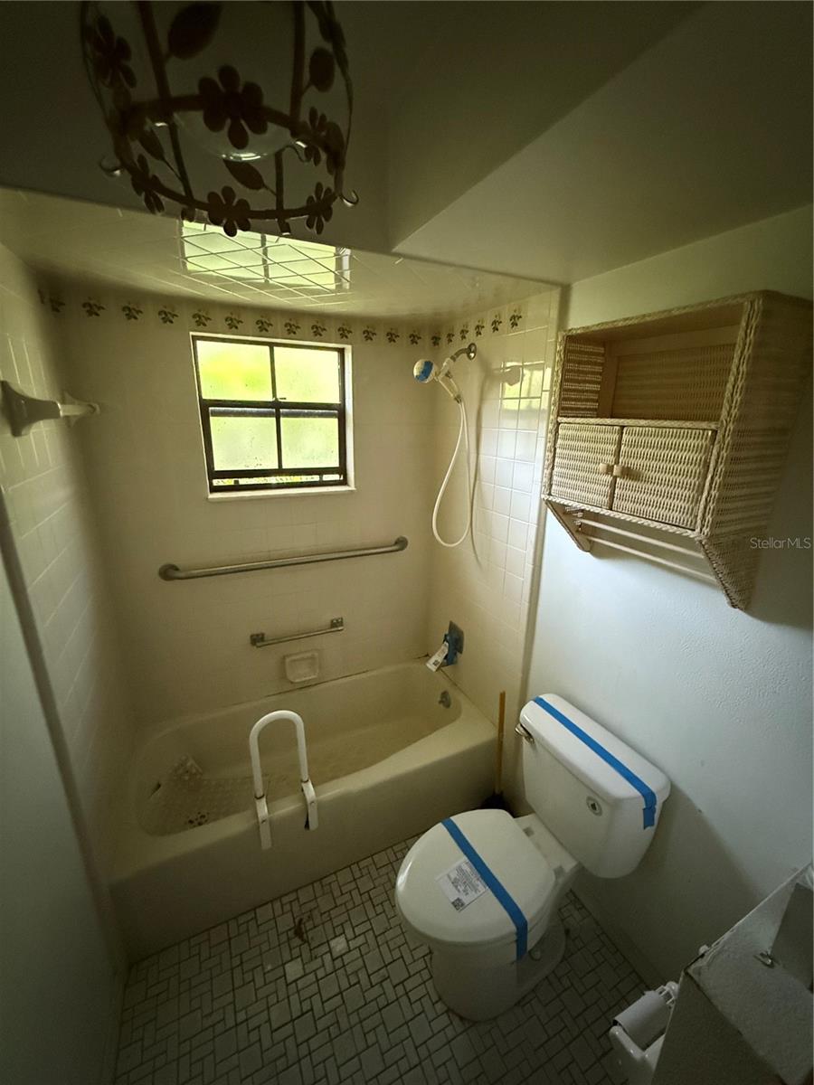 Image 13 of 32 For 13551 Devenshire Court