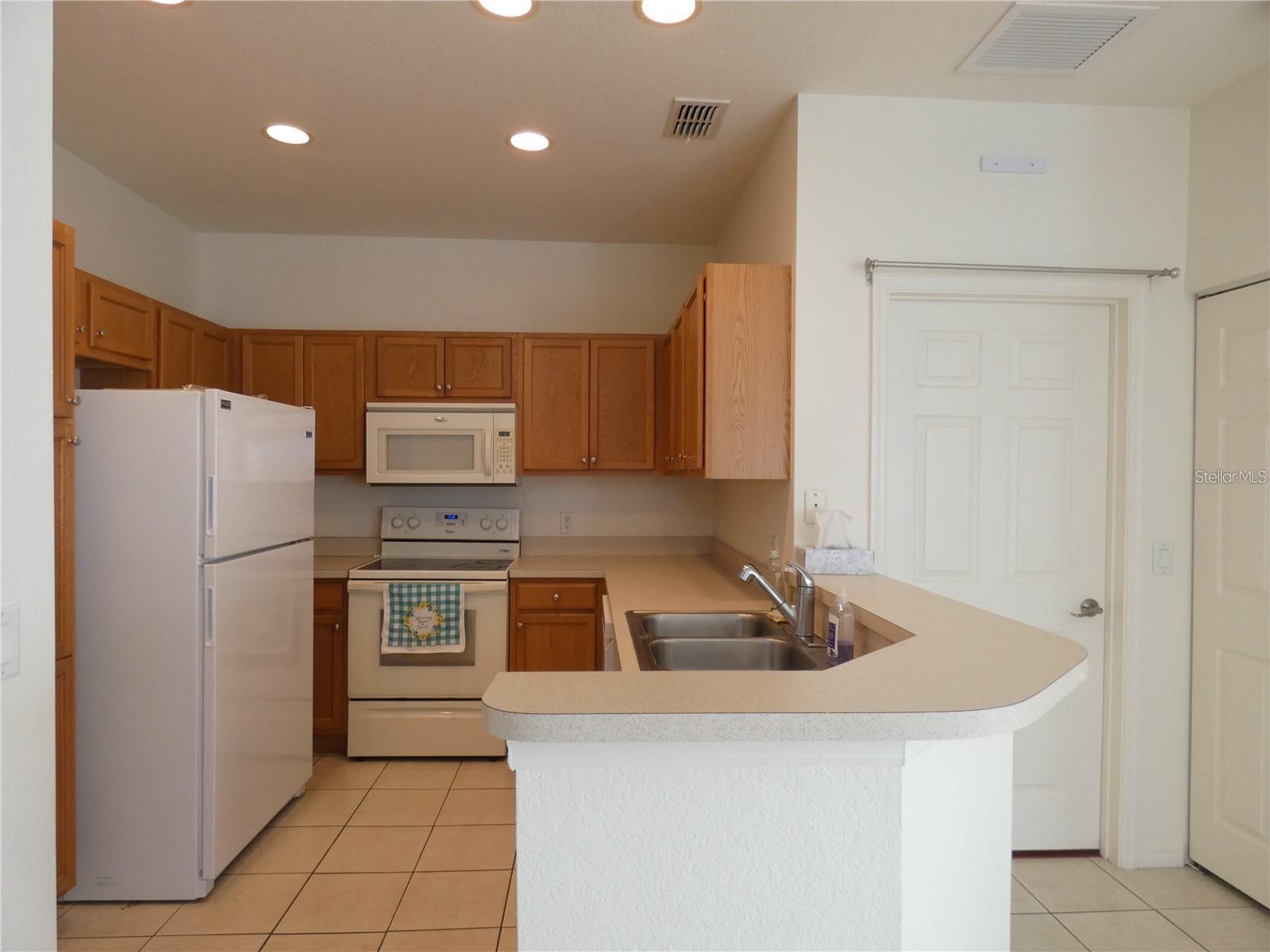 Image 10 of 23 For 2406 Grand Central Parkway 14