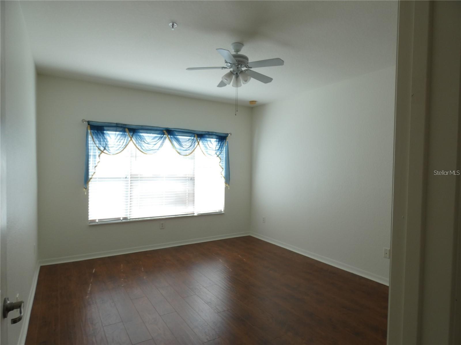 Image 18 of 23 For 2406 Grand Central Parkway 14