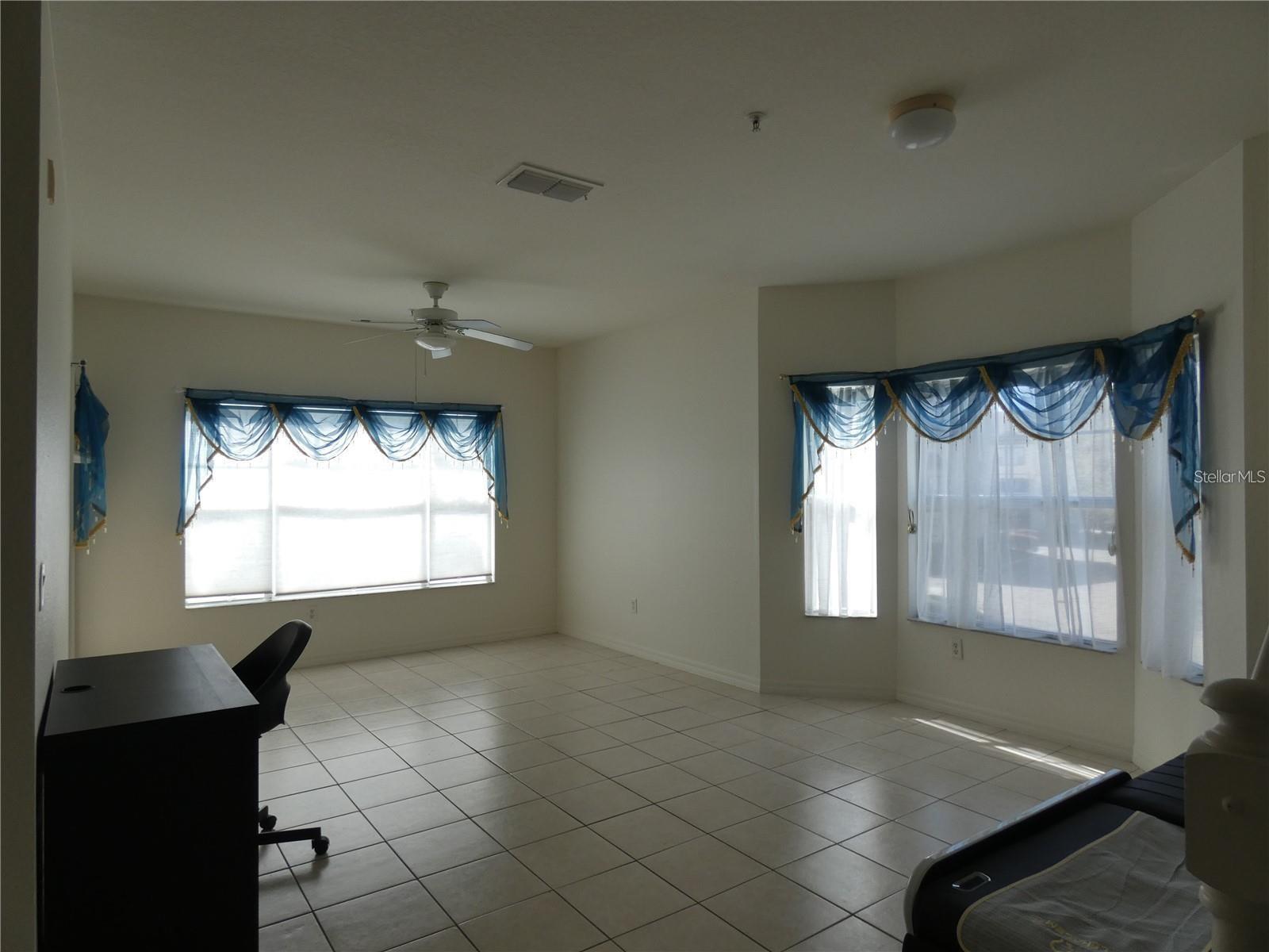 Image 6 of 23 For 2406 Grand Central Parkway 14