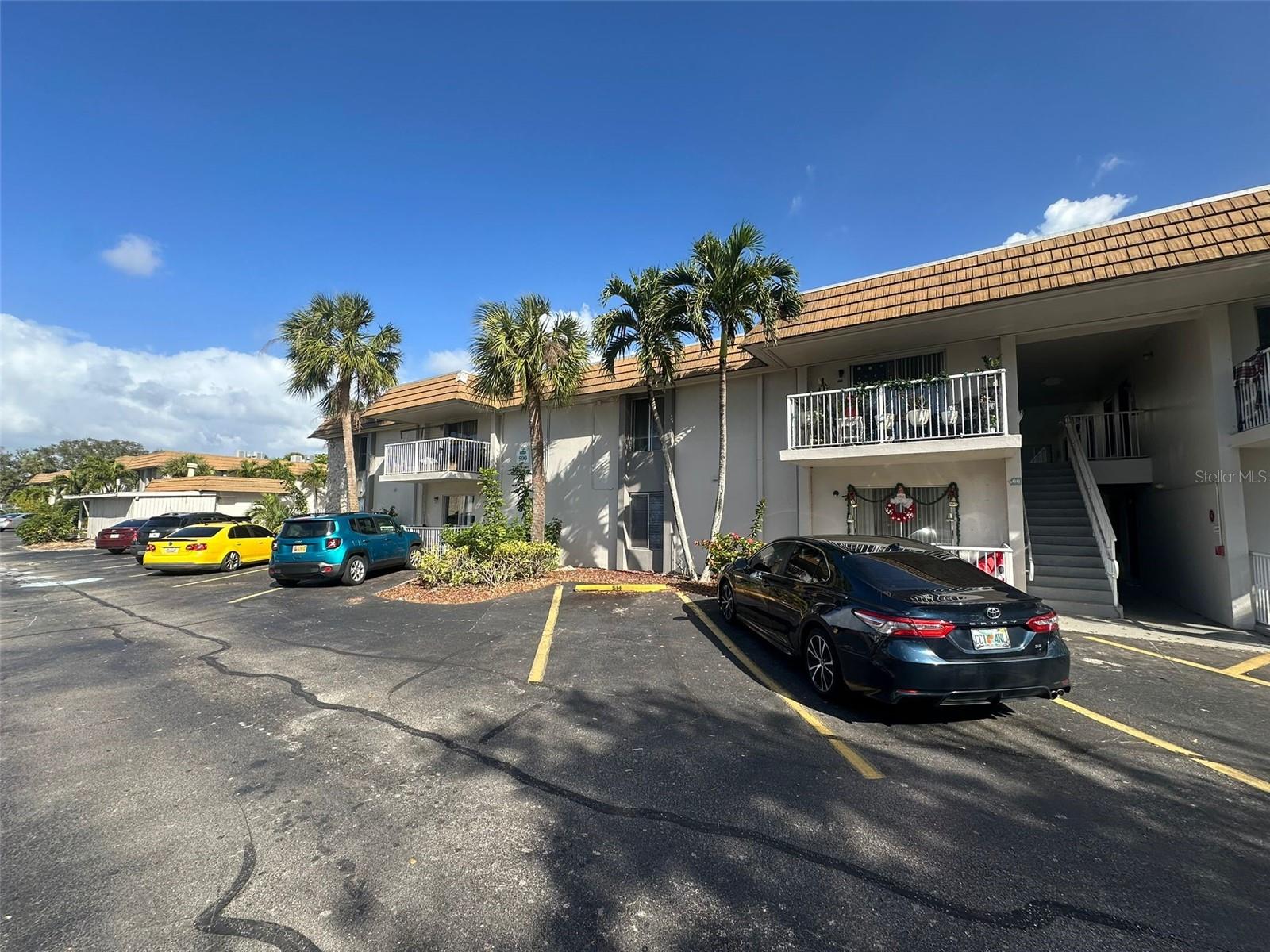 Image 12 of 35 For 1830 Maravilla Avenue 308