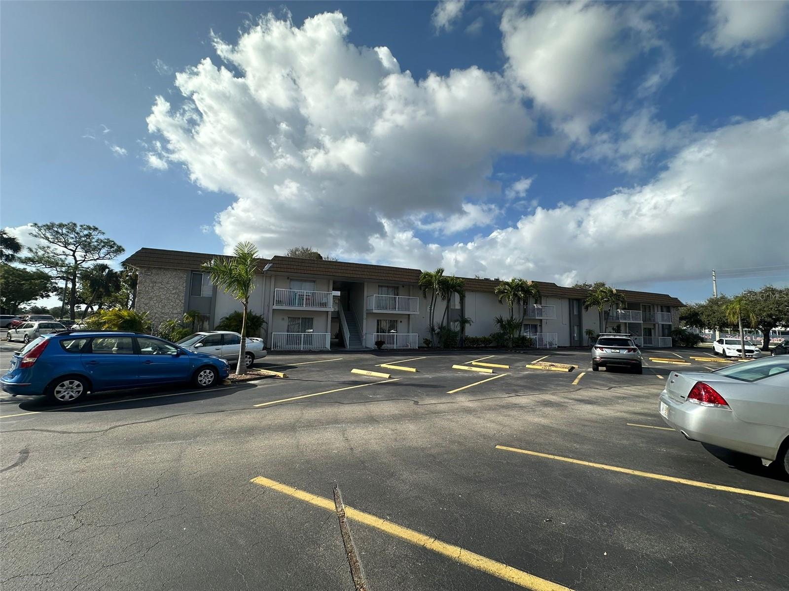 Image 24 of 35 For 1830 Maravilla Avenue 308