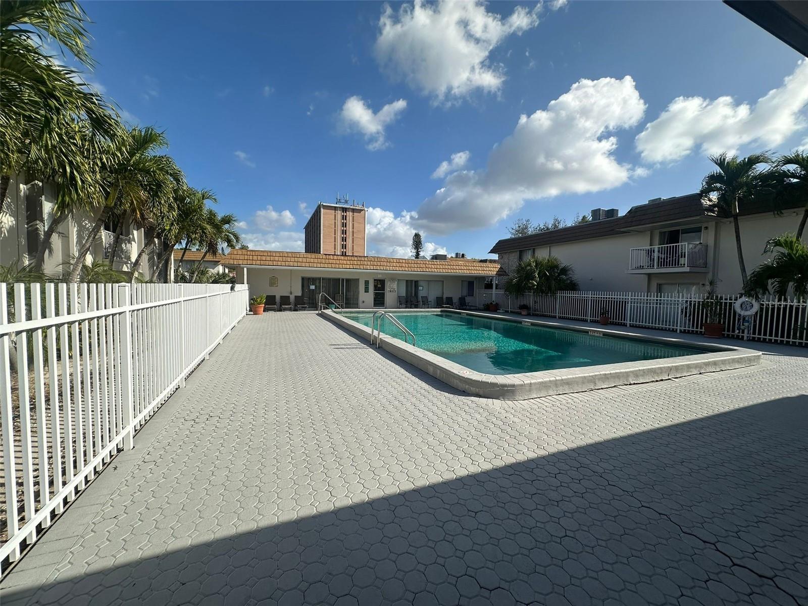Image 34 of 35 For 1830 Maravilla Avenue 308