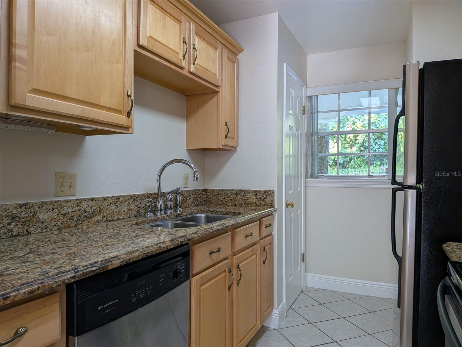 Image 12 of 25 For 450 Cherrywood Gardens Drive