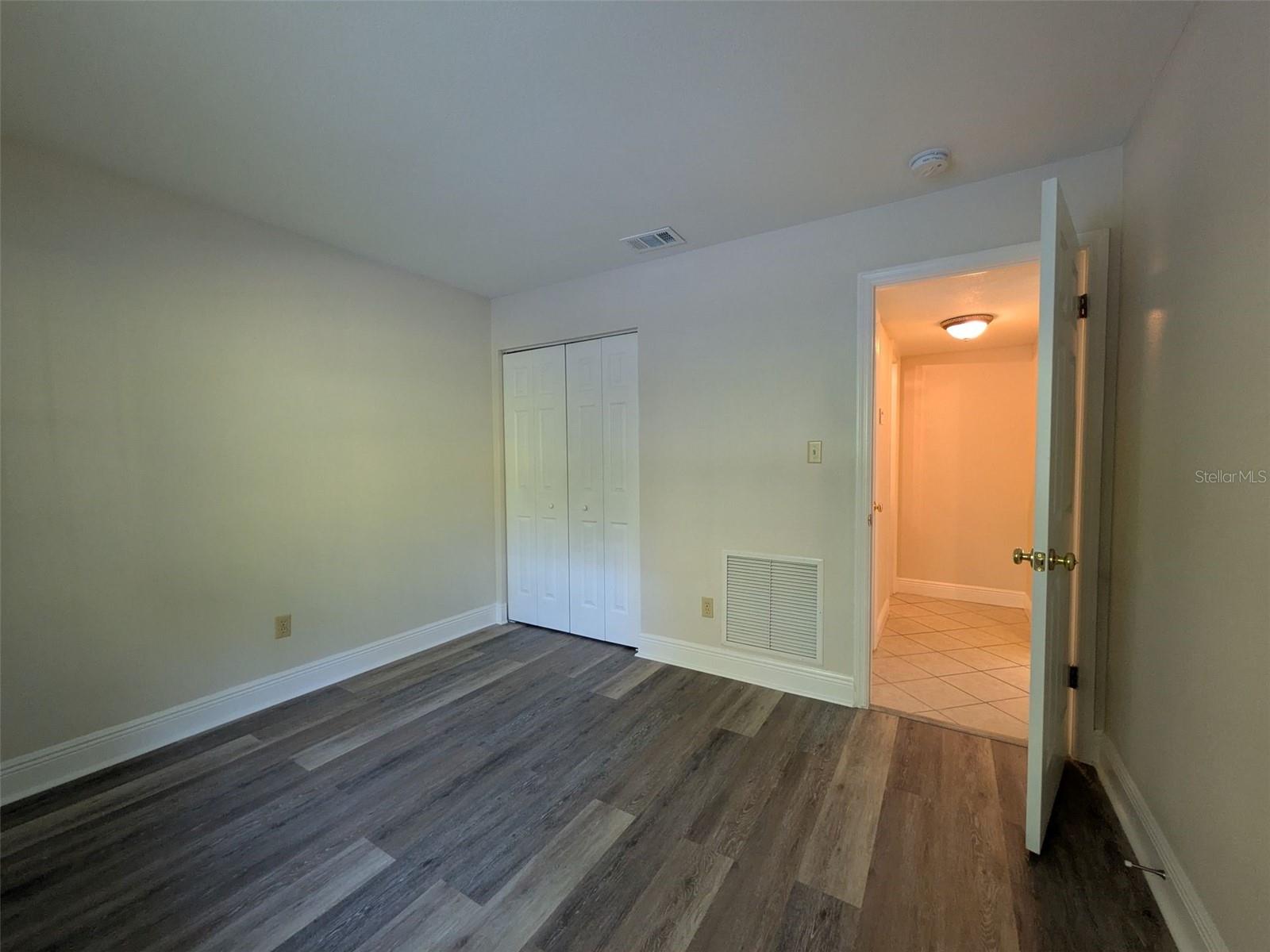 Image 14 of 25 For 450 Cherrywood Gardens Drive