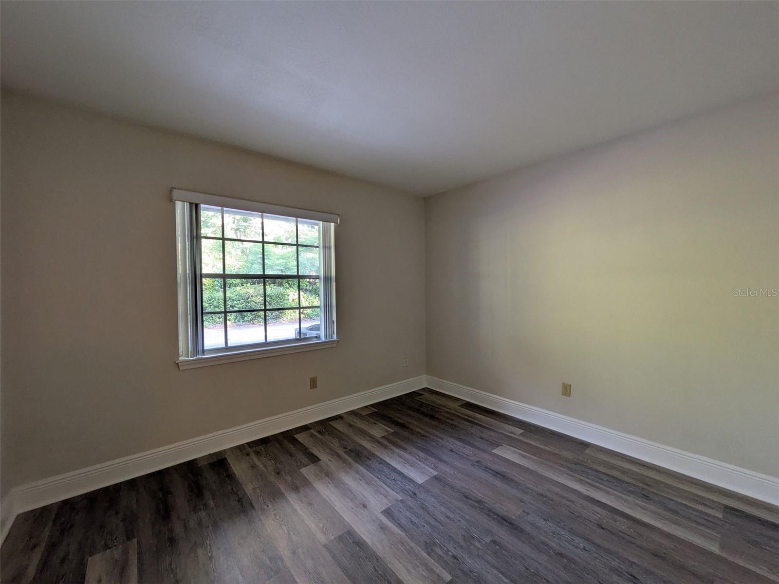 Image 15 of 25 For 450 Cherrywood Gardens Drive