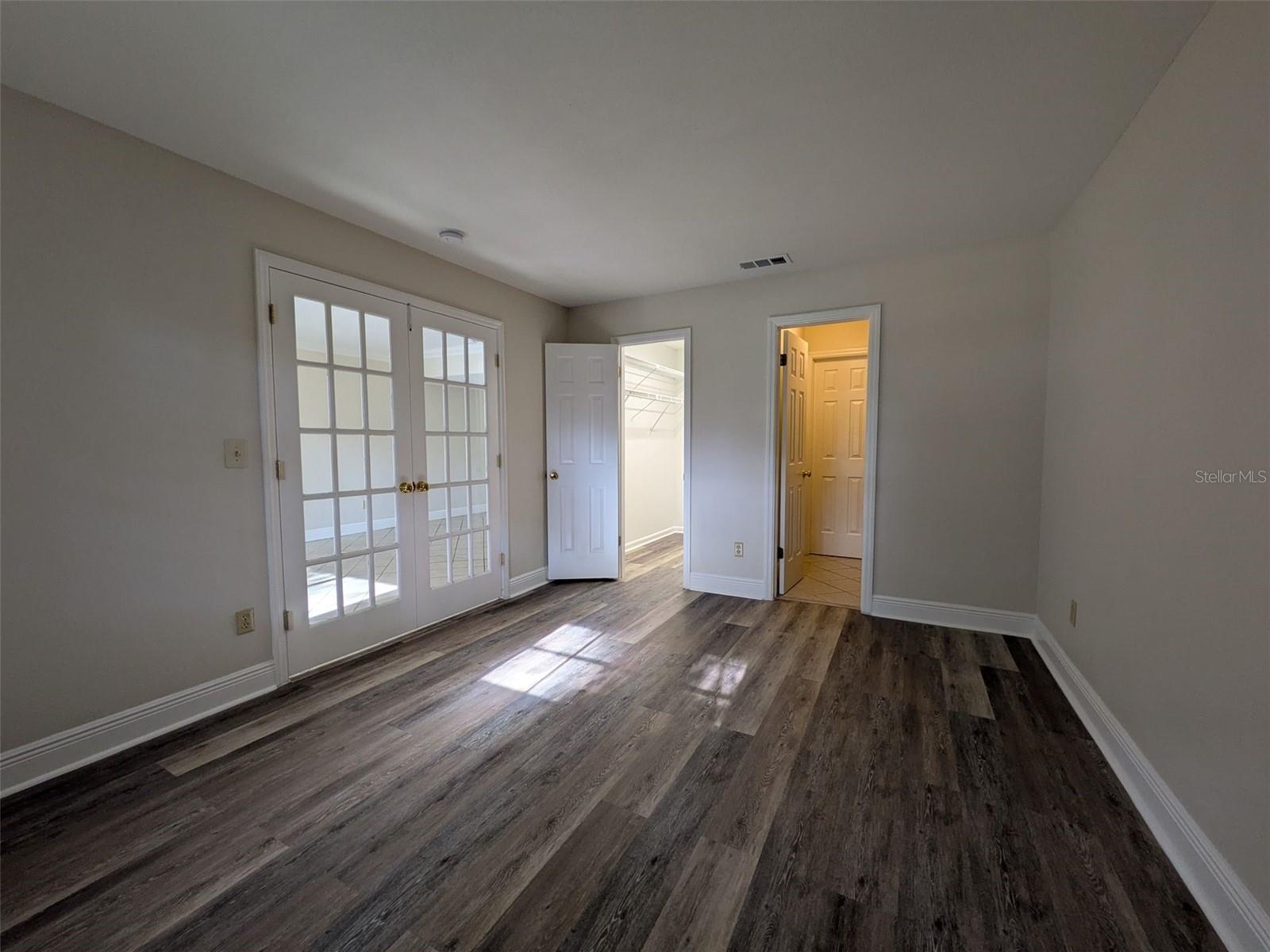 Image 21 of 25 For 450 Cherrywood Gardens Drive