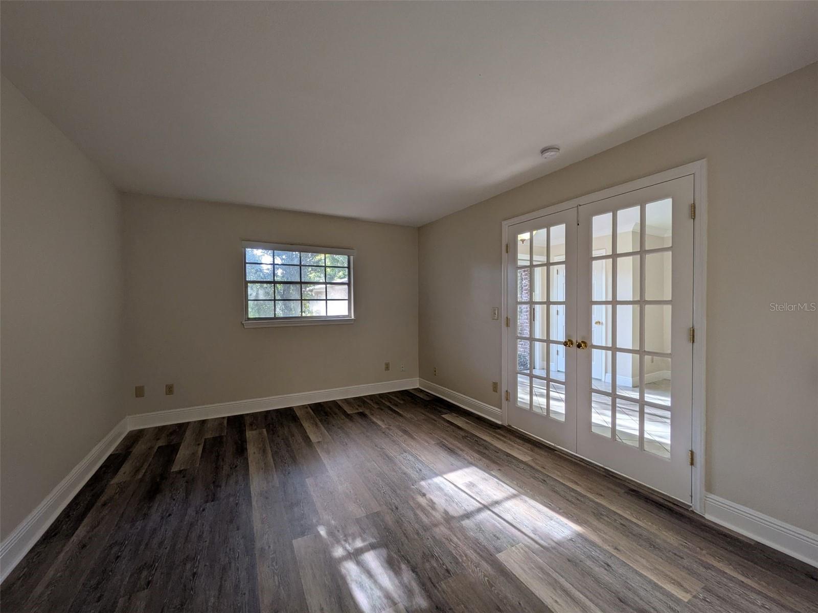 Image 22 of 25 For 450 Cherrywood Gardens Drive