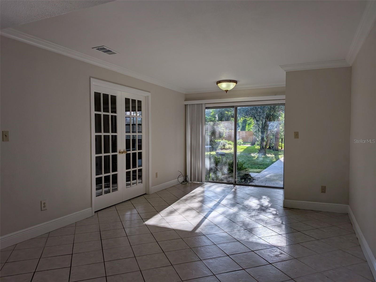 Image 7 of 25 For 450 Cherrywood Gardens Drive