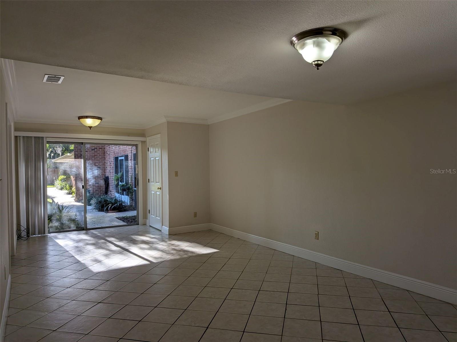 Image 8 of 25 For 450 Cherrywood Gardens Drive