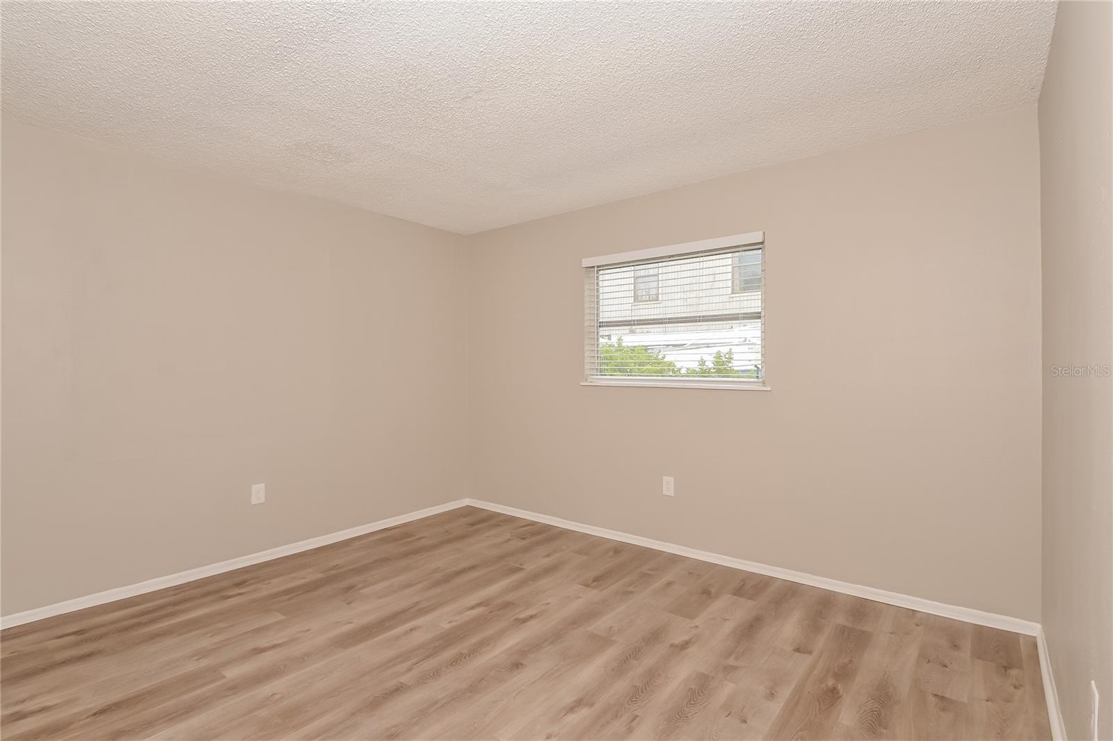 Image 12 of 16 For 5343 Birch Avenue