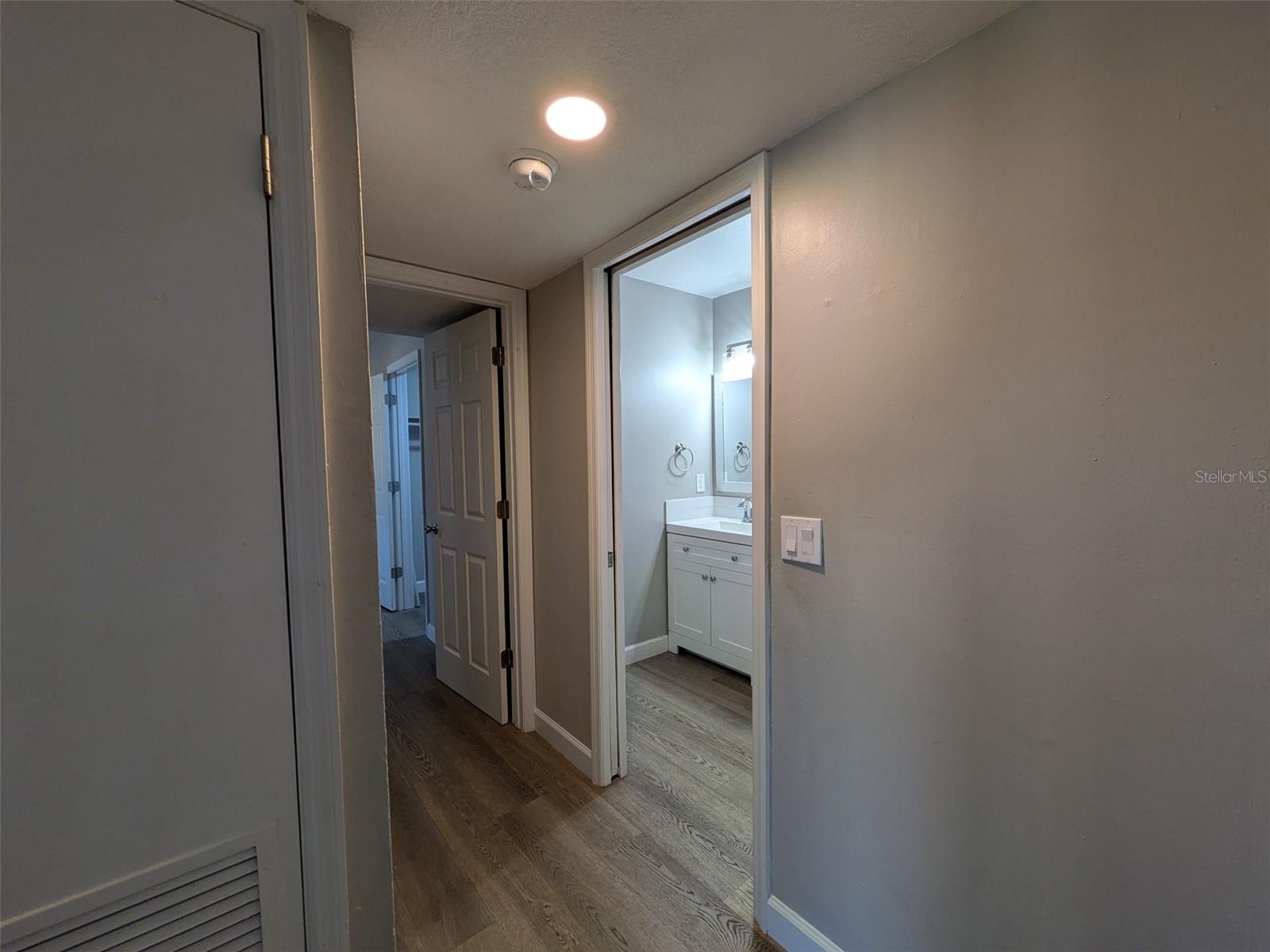 Image 14 of 22 For 562 Flemming Way 204