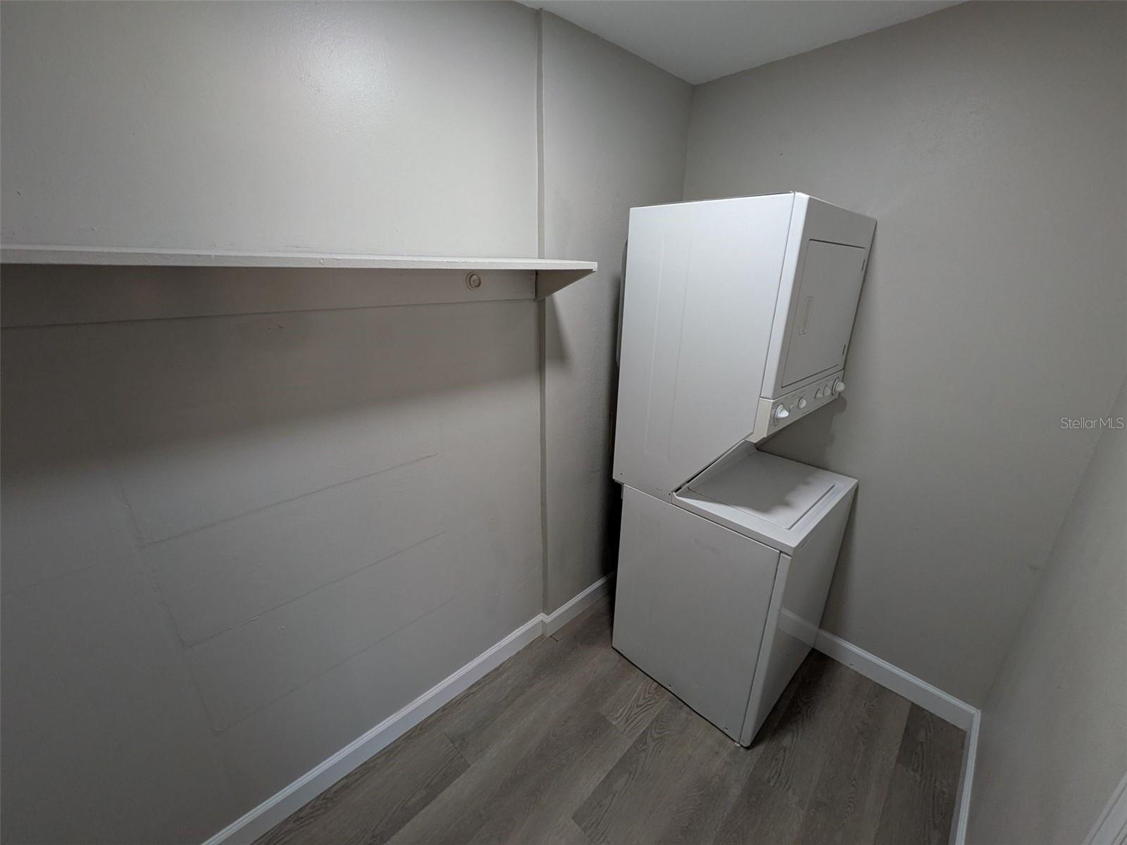 Image 21 of 22 For 562 Flemming Way 204