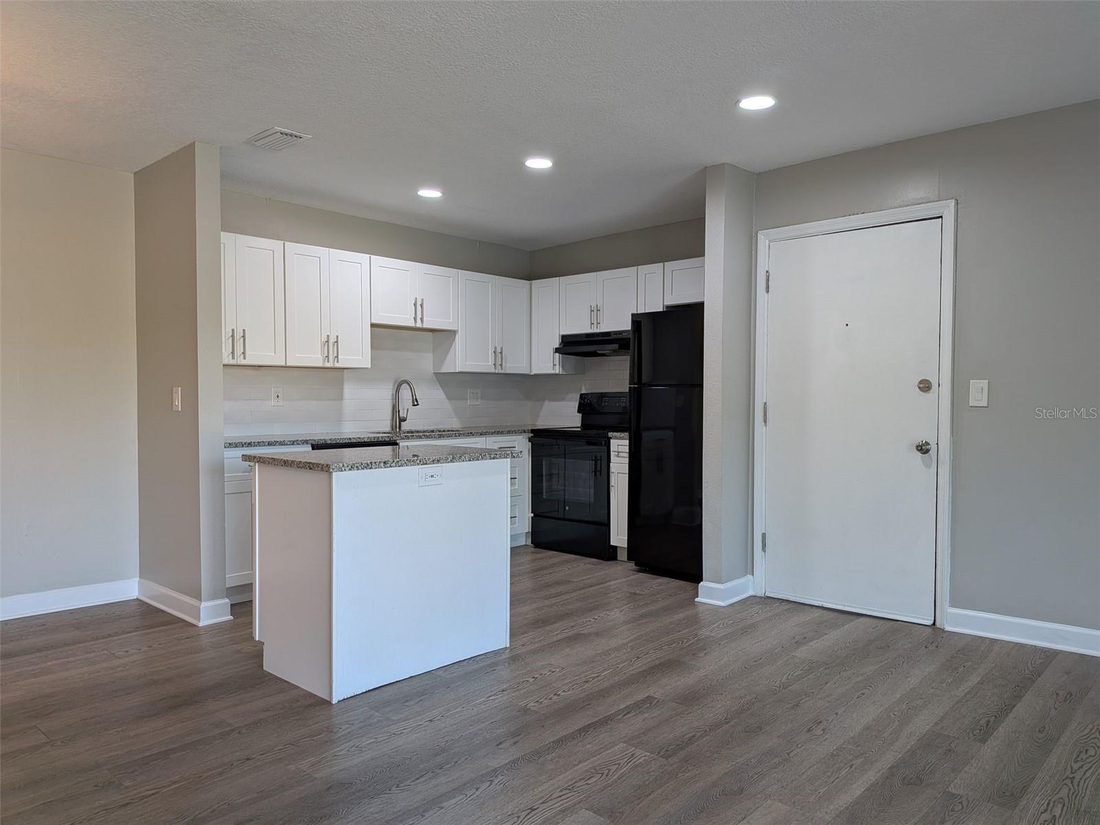 Image 4 of 22 For 562 Flemming Way 204