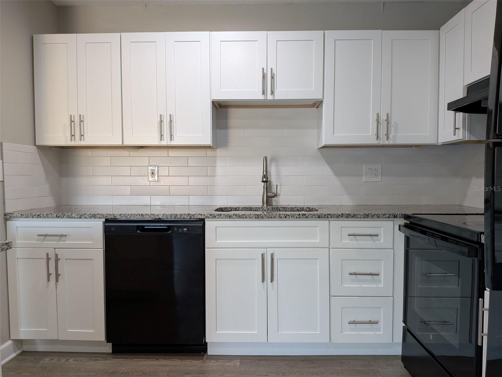 Image 7 of 22 For 562 Flemming Way 204