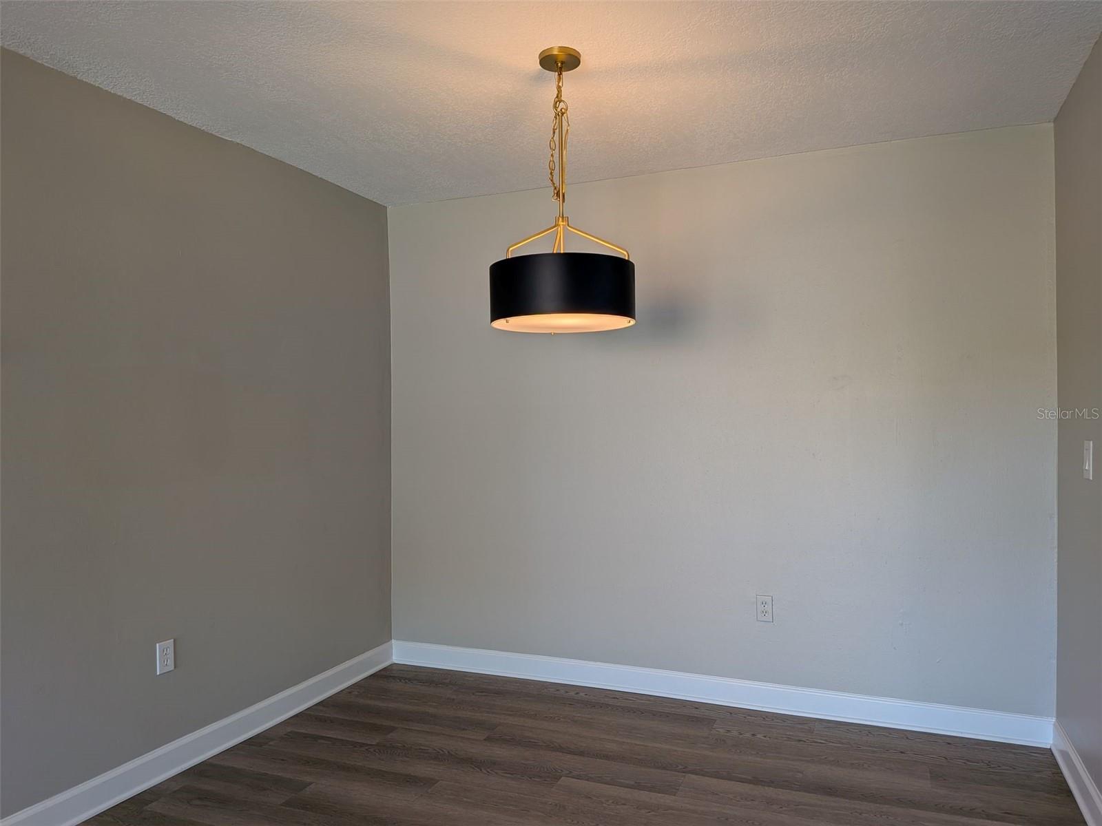 Image 9 of 22 For 562 Flemming Way 204