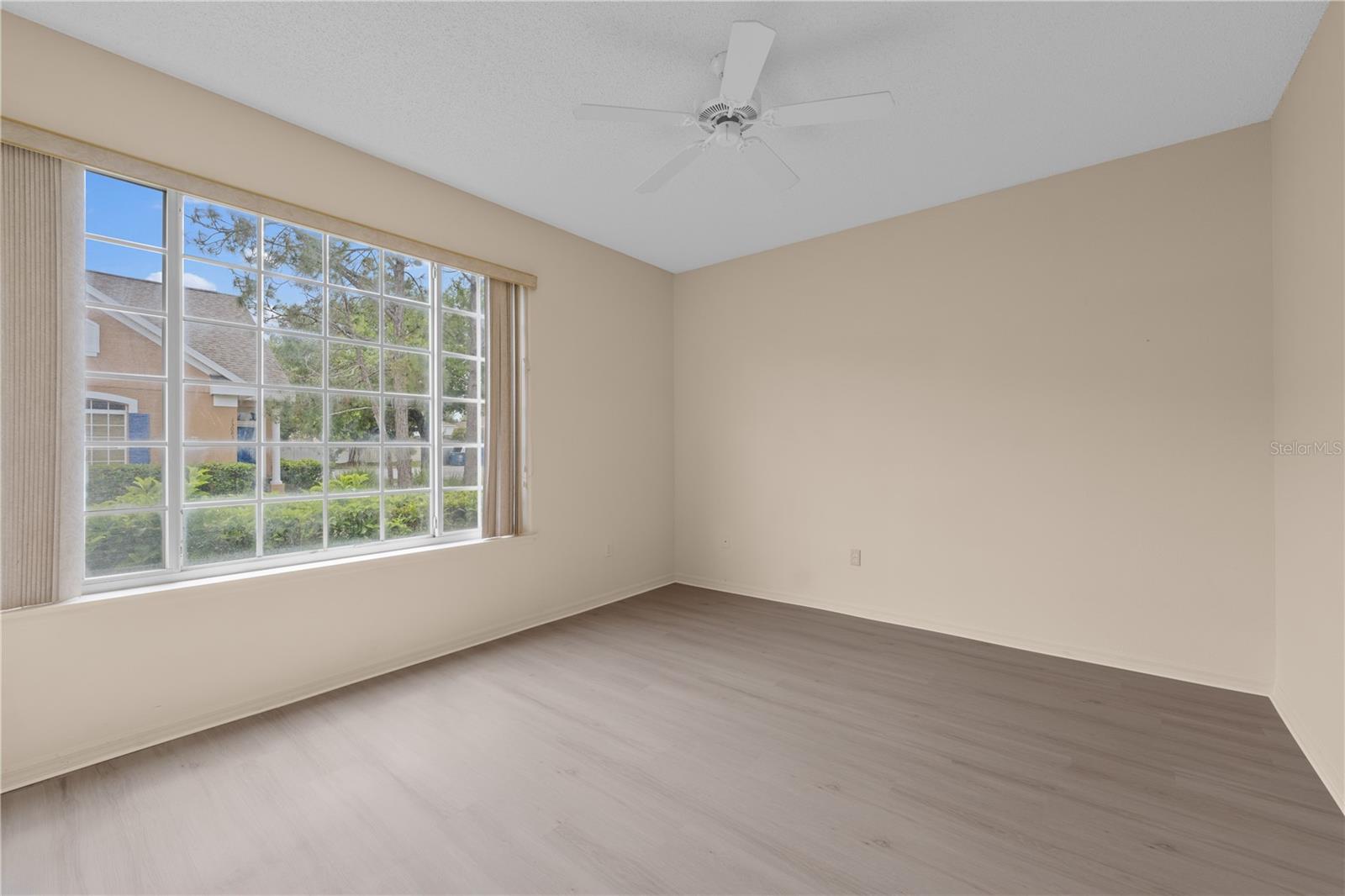 Image 11 of 21 For 13047 Island Breeze Court