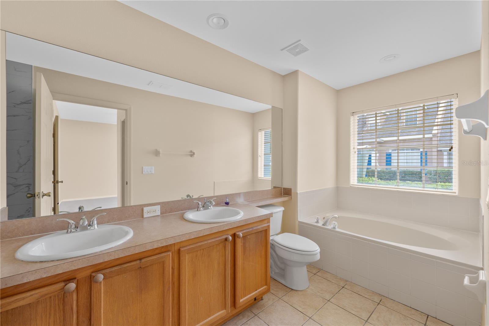 Image 13 of 21 For 13047 Island Breeze Court