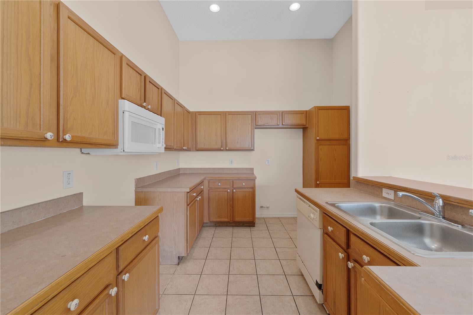 Image 7 of 21 For 13047 Island Breeze Court