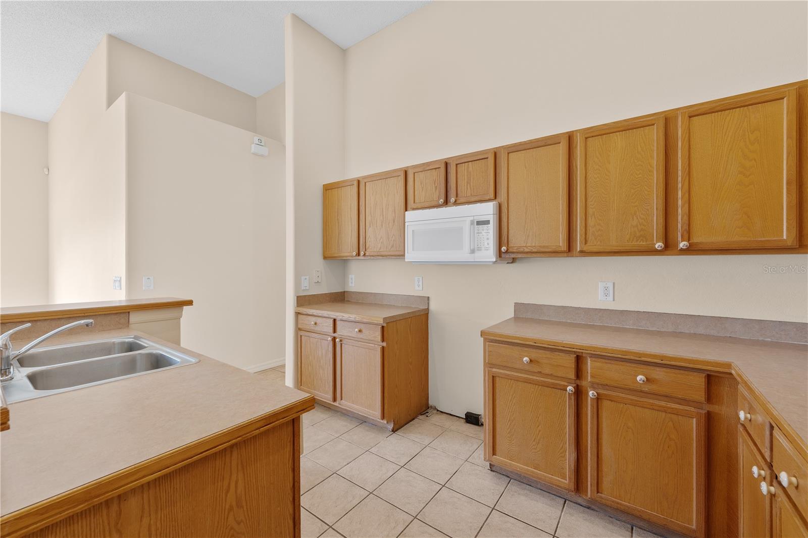 Image 9 of 21 For 13047 Island Breeze Court