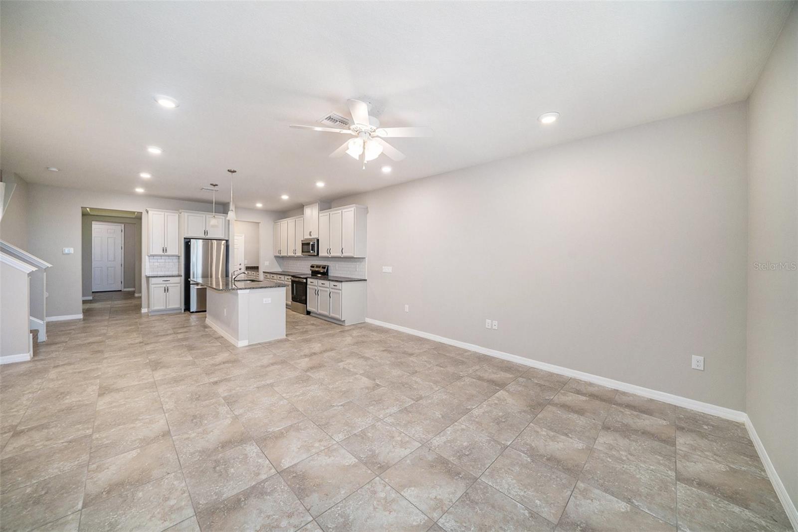 Image 5 of 17 For 18817 Ulmus Street