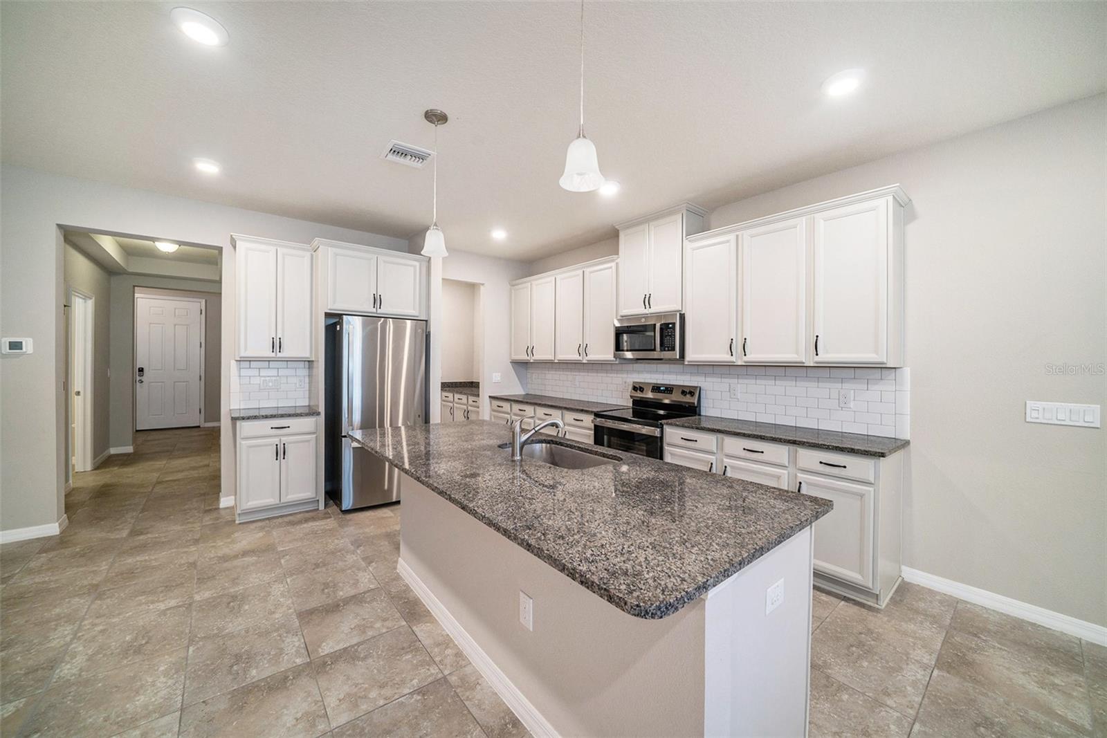 Image 6 of 17 For 18817 Ulmus Street