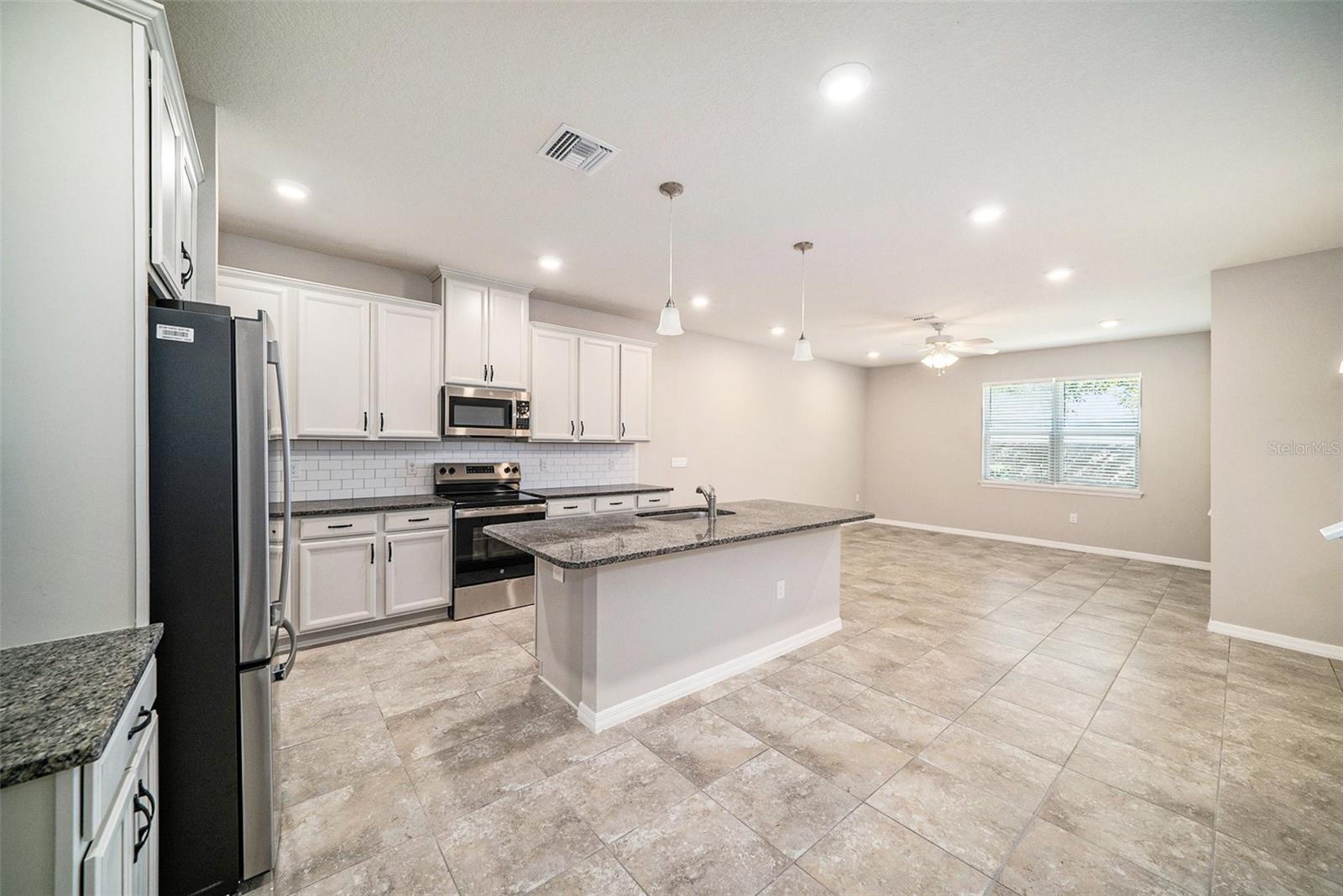 Image 7 of 17 For 18817 Ulmus Street