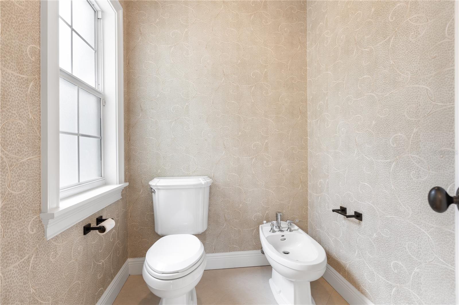 Image 30 of 52 For 6036 Greatwater Dr