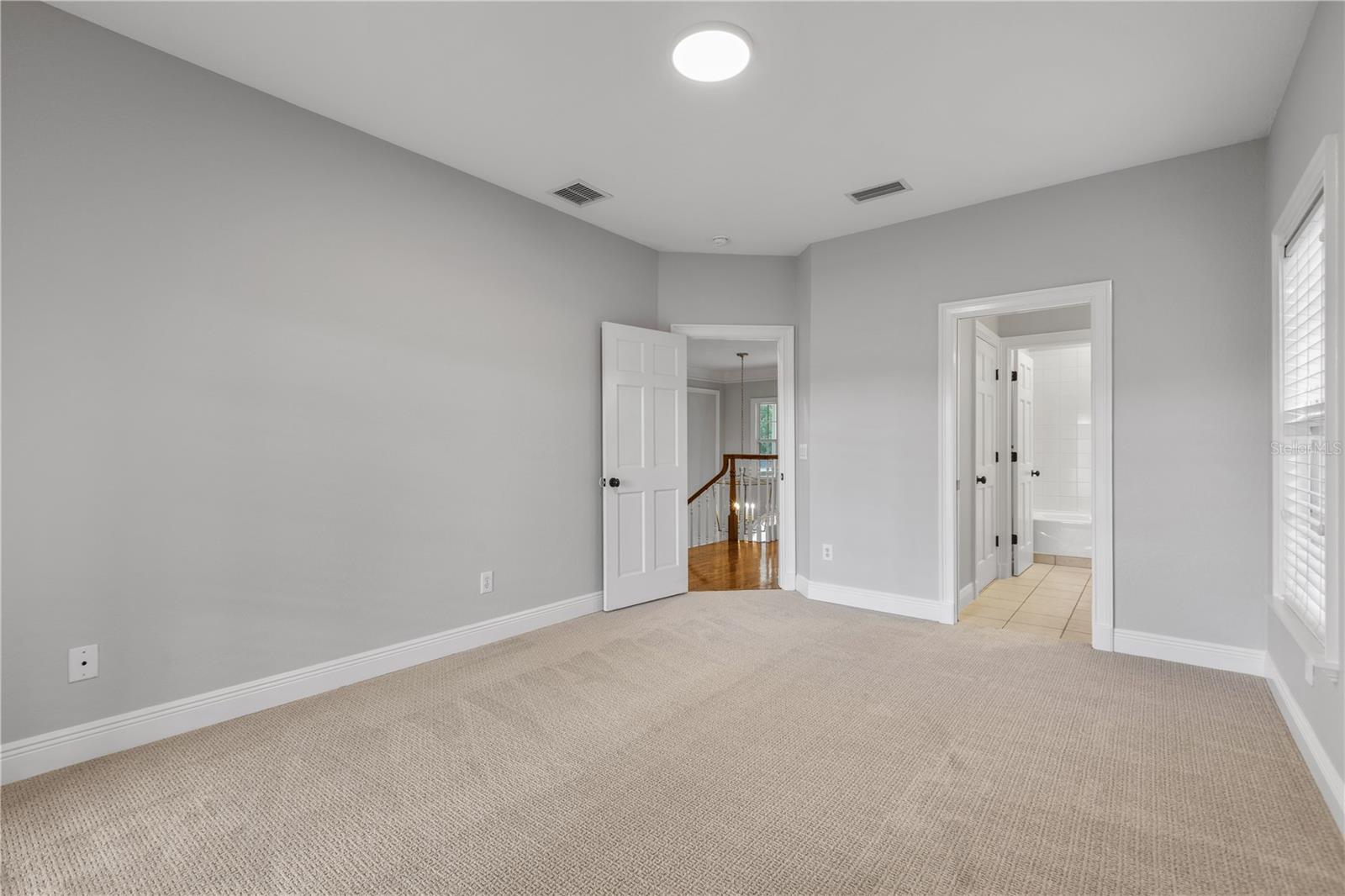 Image 38 of 52 For 6036 Greatwater Dr