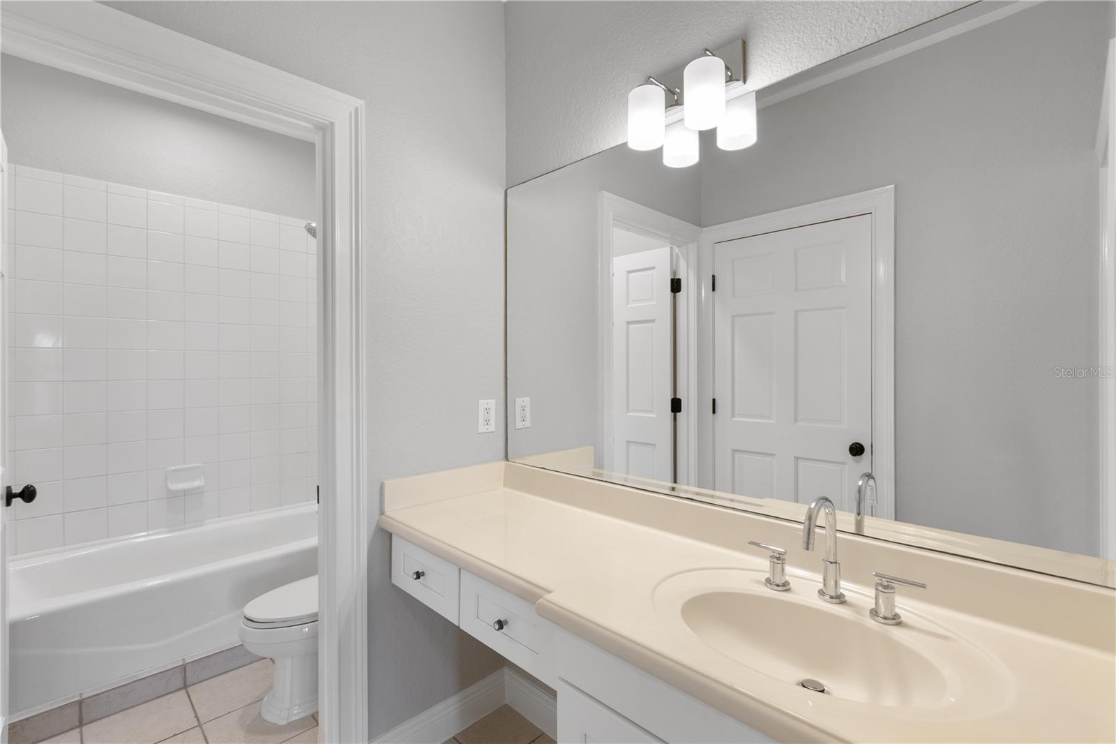 Image 39 of 52 For 6036 Greatwater Dr