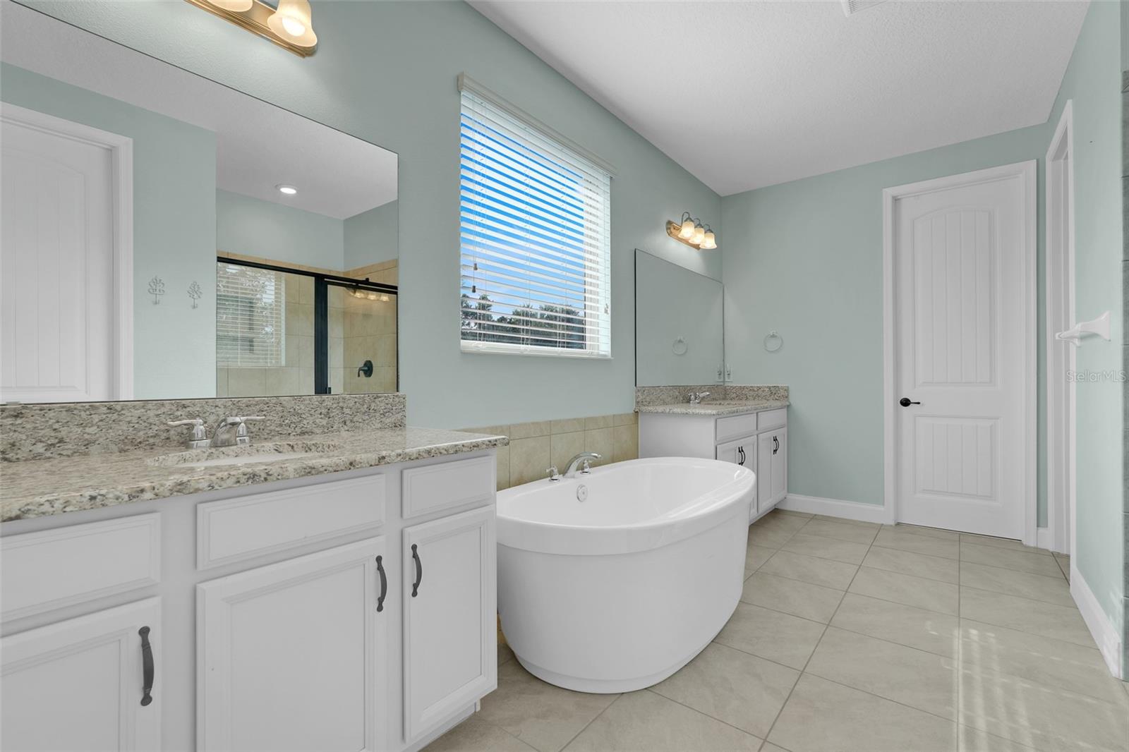 Image 24 of 50 For 8337 Vivaro Isle Way