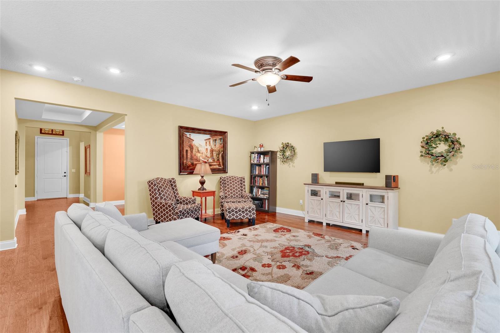 Image 8 of 50 For 8337 Vivaro Isle Way