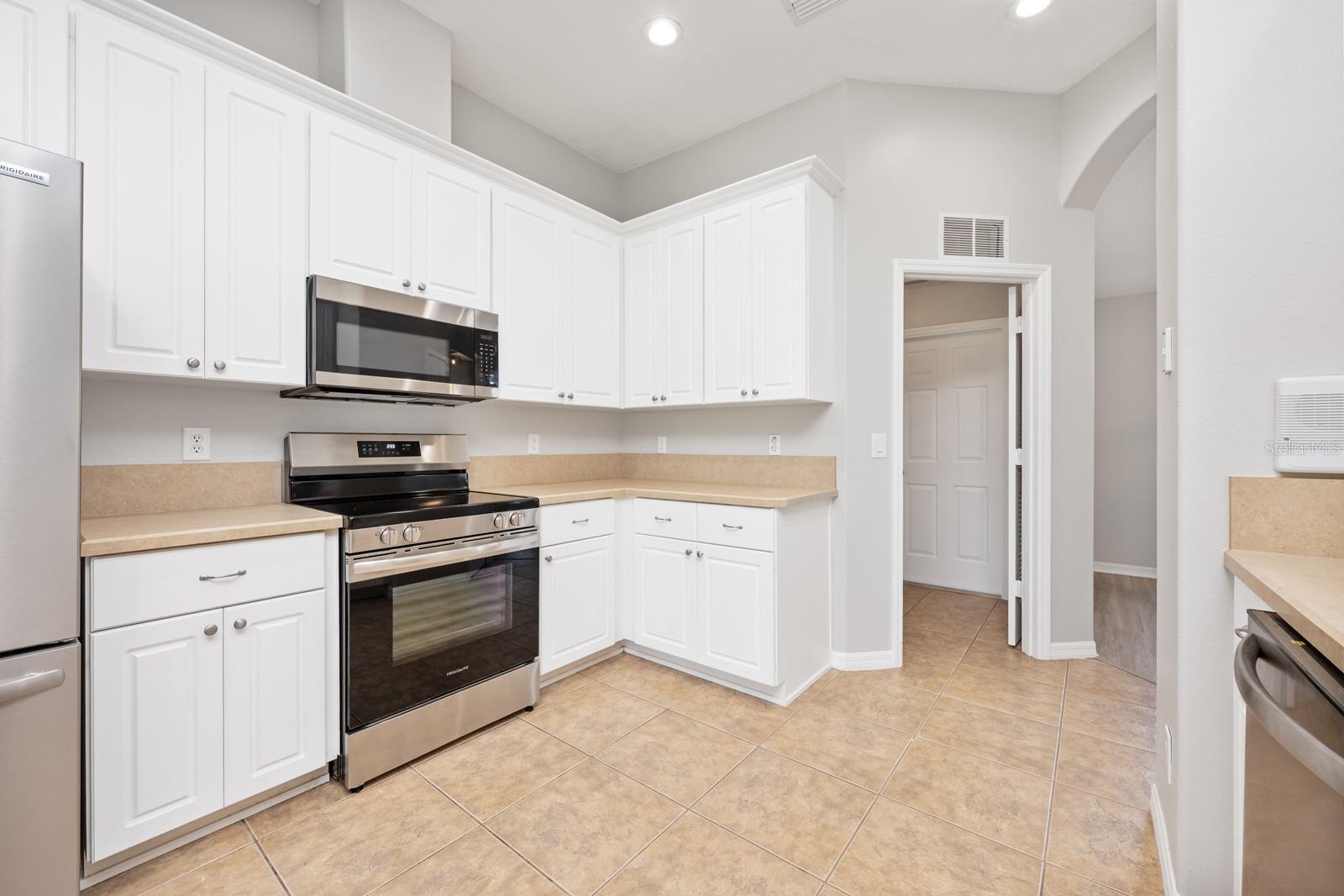 Image 6 of 32 For 27302 Orchid Glade Street