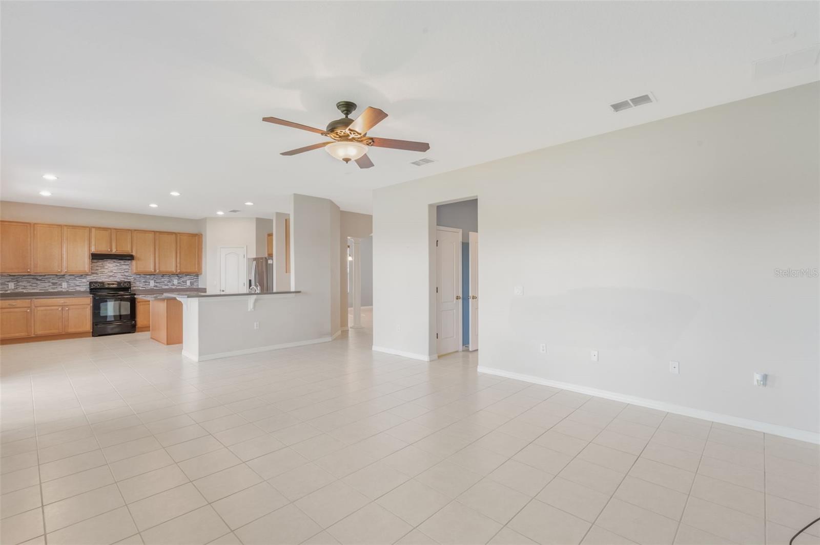 Image 11 of 66 For 2549 Balforn Tower Way