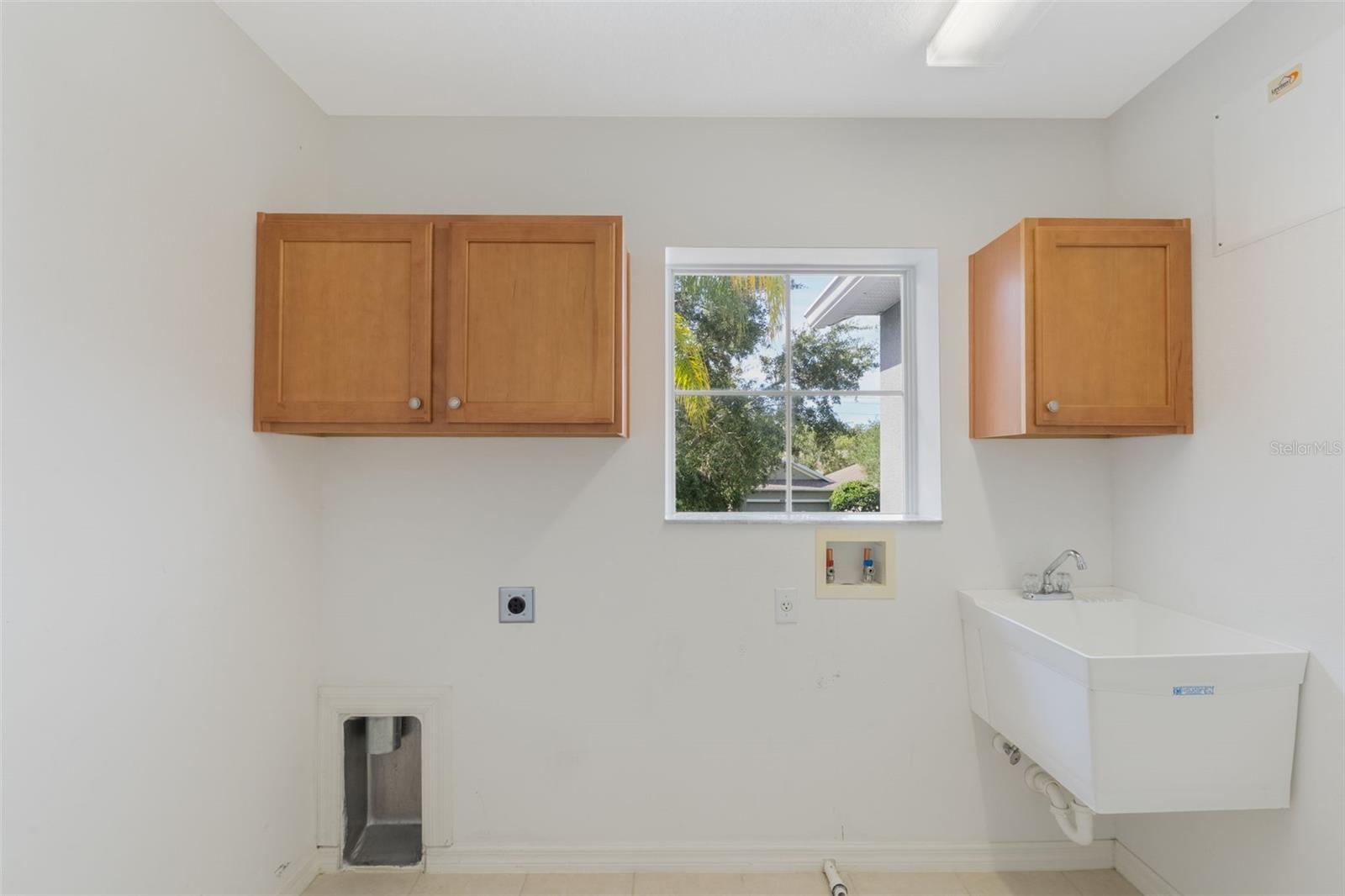 Image 20 of 66 For 2549 Balforn Tower Way