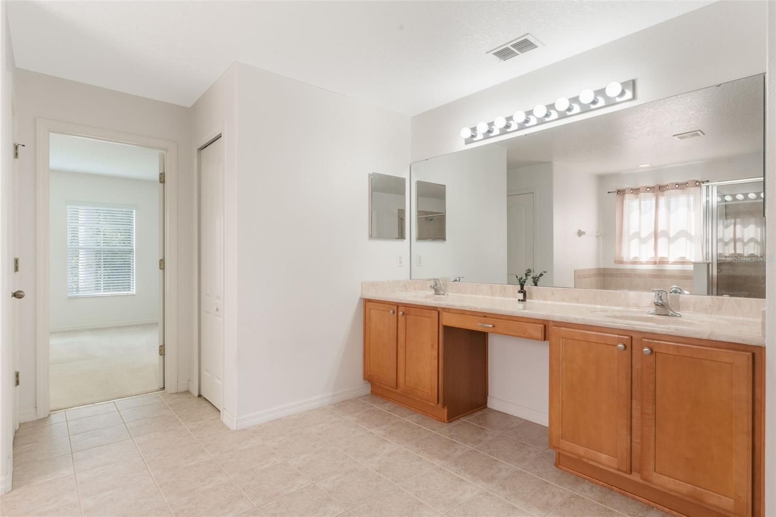 Image 33 of 66 For 2549 Balforn Tower Way