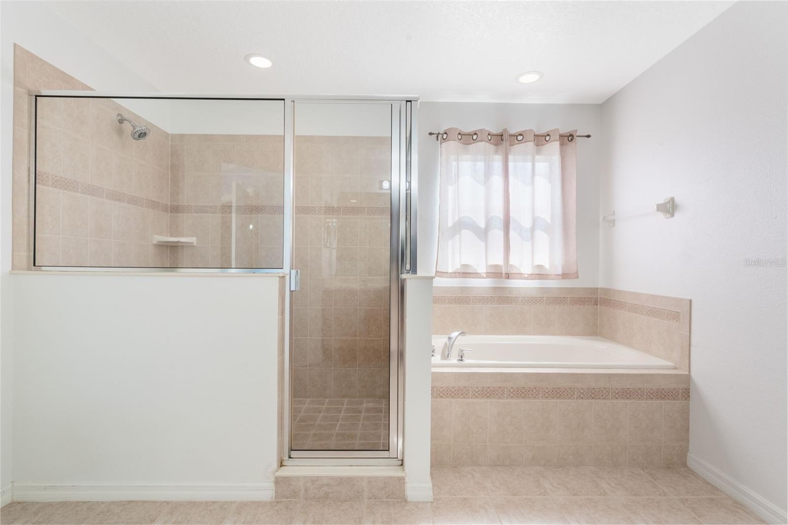 Image 34 of 66 For 2549 Balforn Tower Way