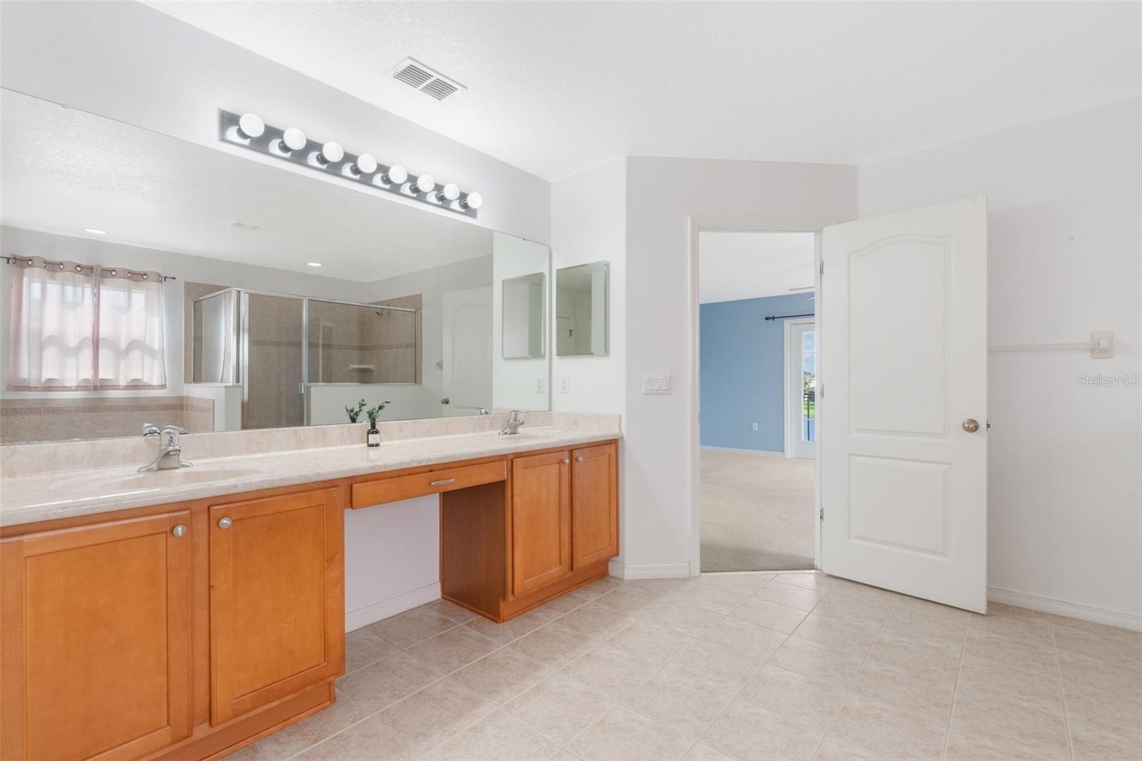 Image 35 of 66 For 2549 Balforn Tower Way