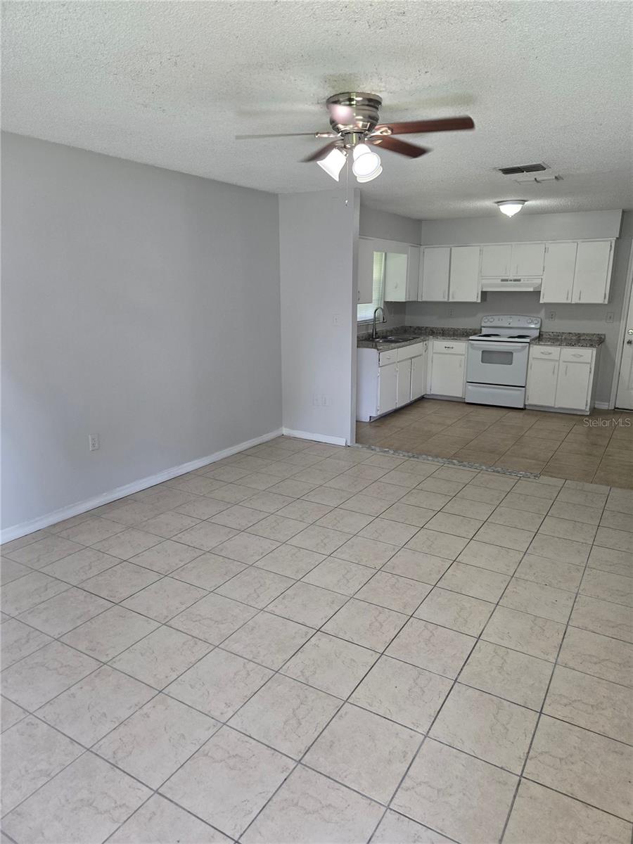 Image 5 of 13 For 1717 Birchwood Circle 1