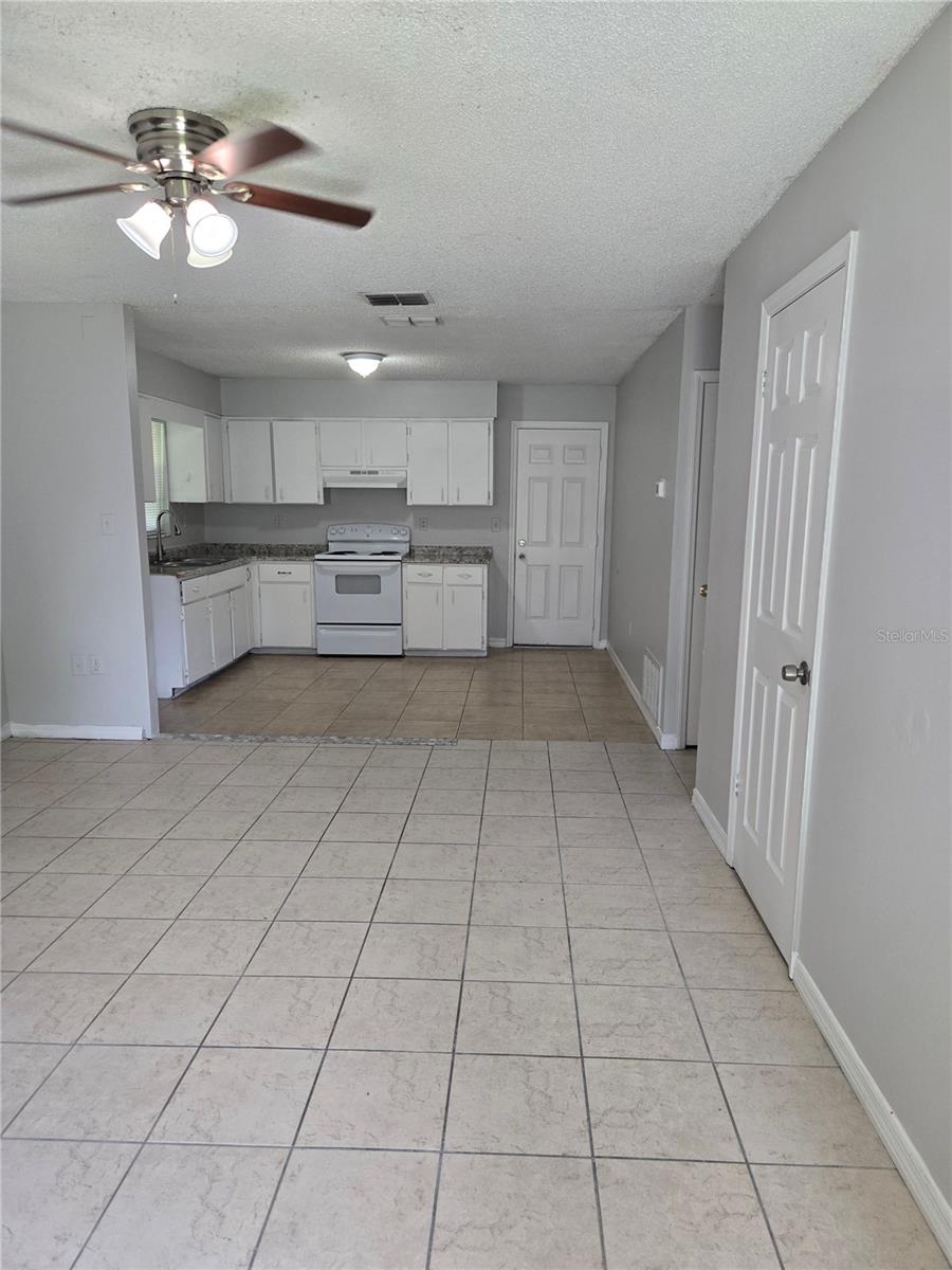 Image 6 of 13 For 1717 Birchwood Circle 1