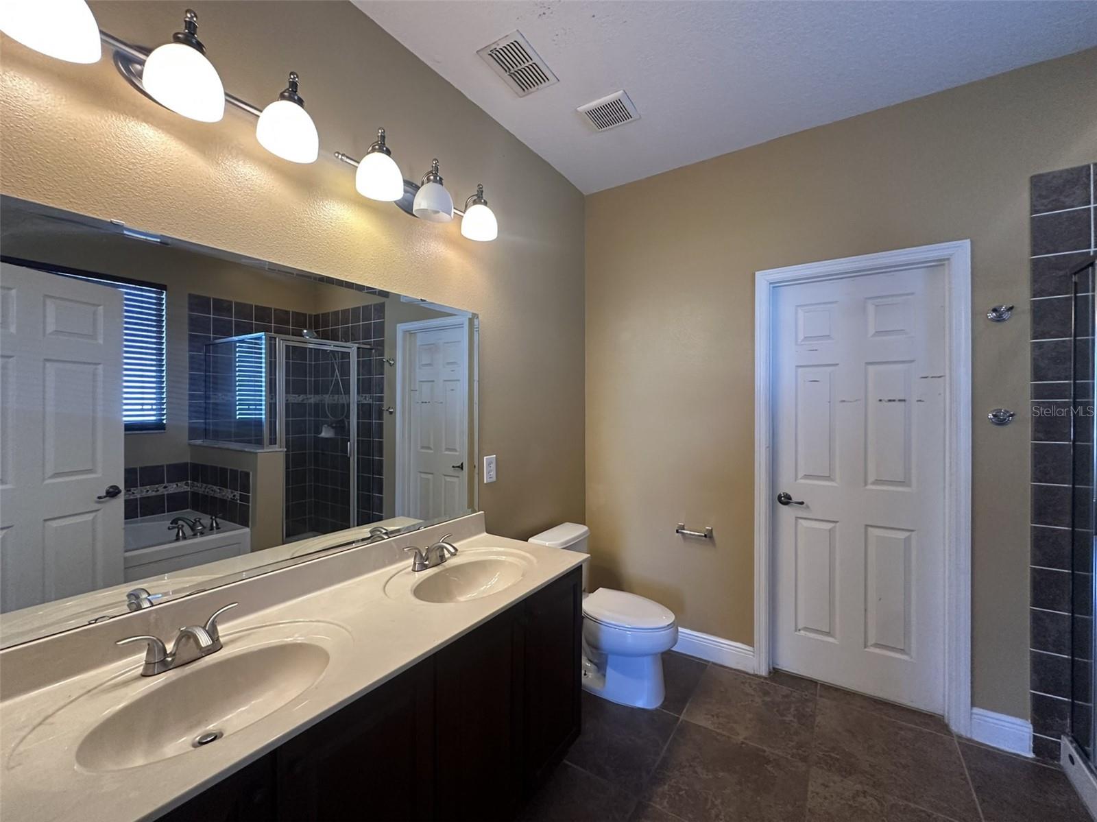 Image 19 of 53 For 2412 Country Pond Ct