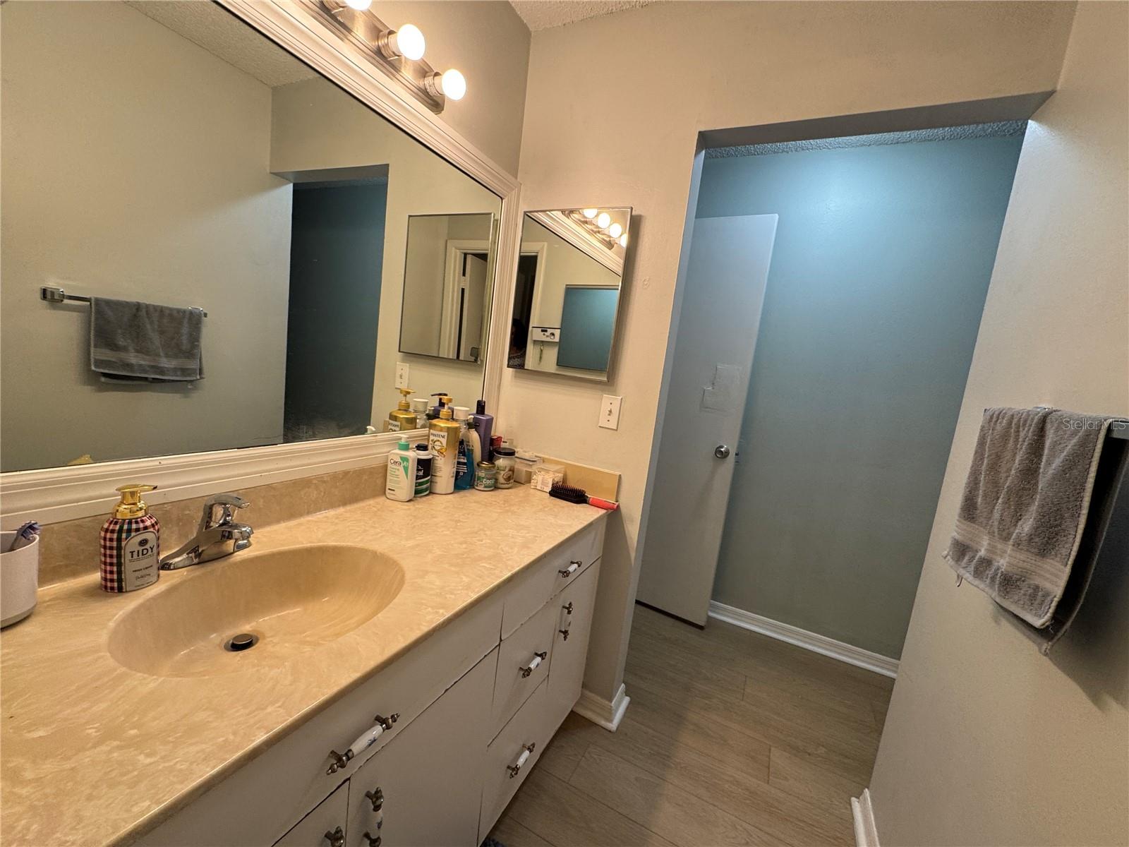 Image 16 of 35 For 7237 Harbor Heights Circle
