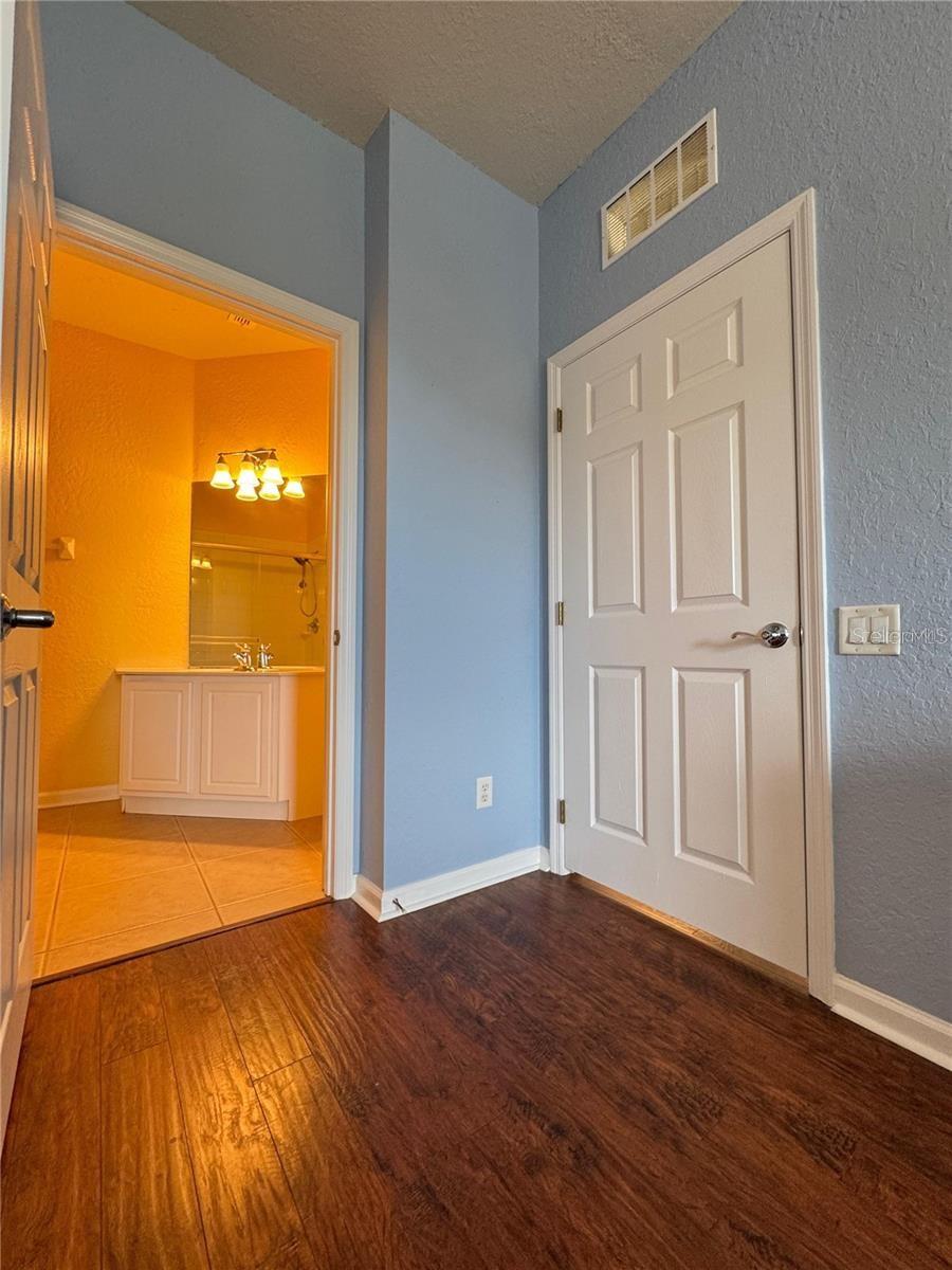 Image 29 of 34 For 3848 Lexmark Lane 206