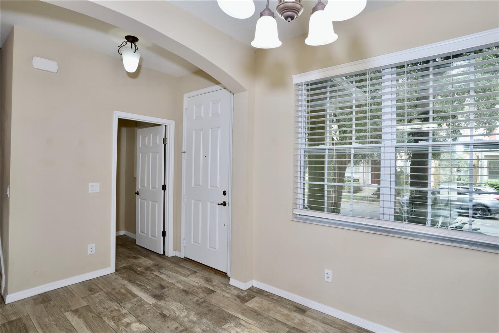 Image 4 of 31 For 7912 Northlake Parkway