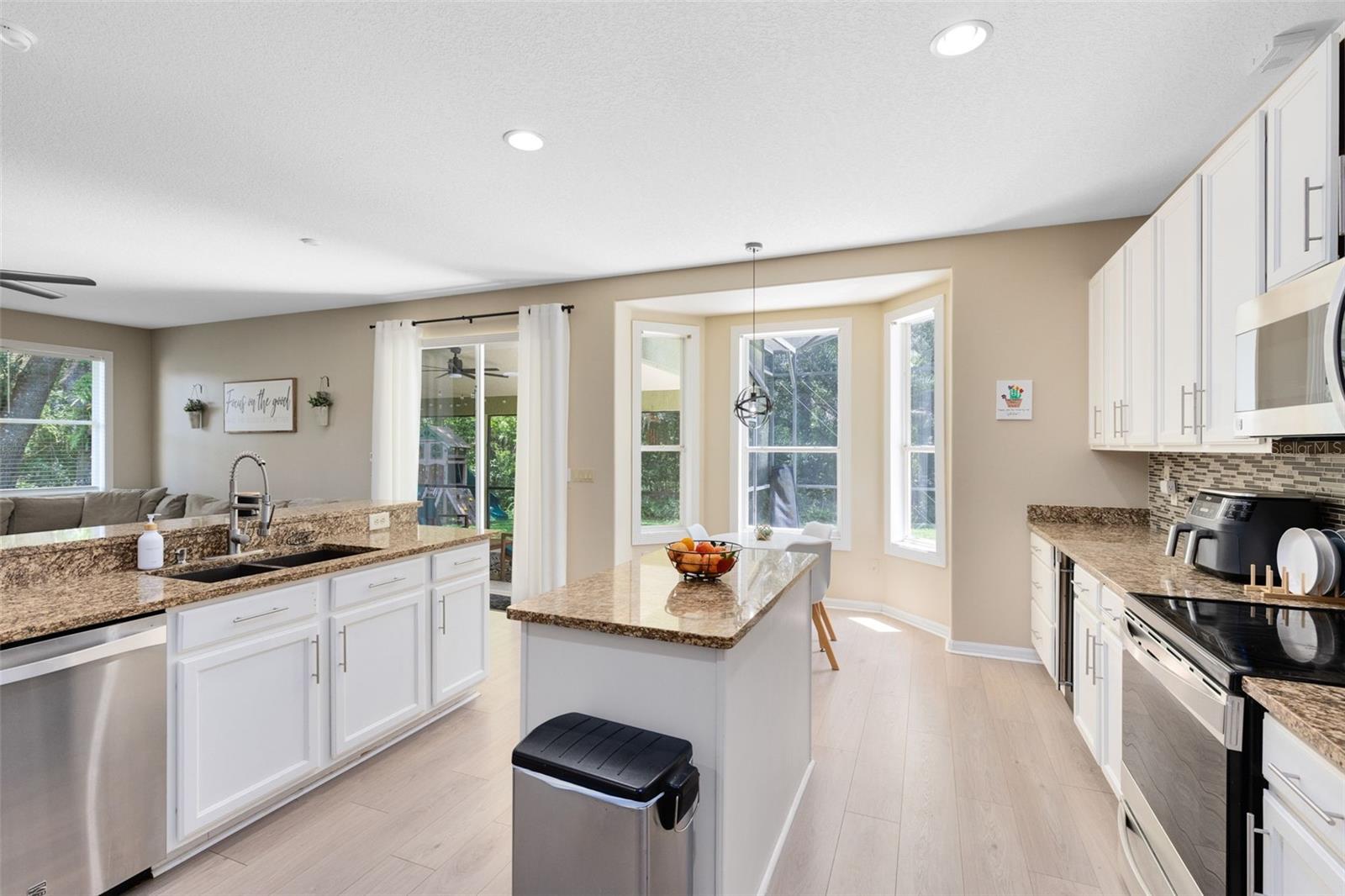 Image 18 of 35 For 1155 Oak Creek Court