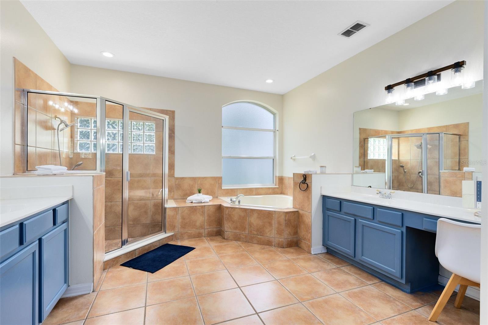 Image 20 of 35 For 1155 Oak Creek Court