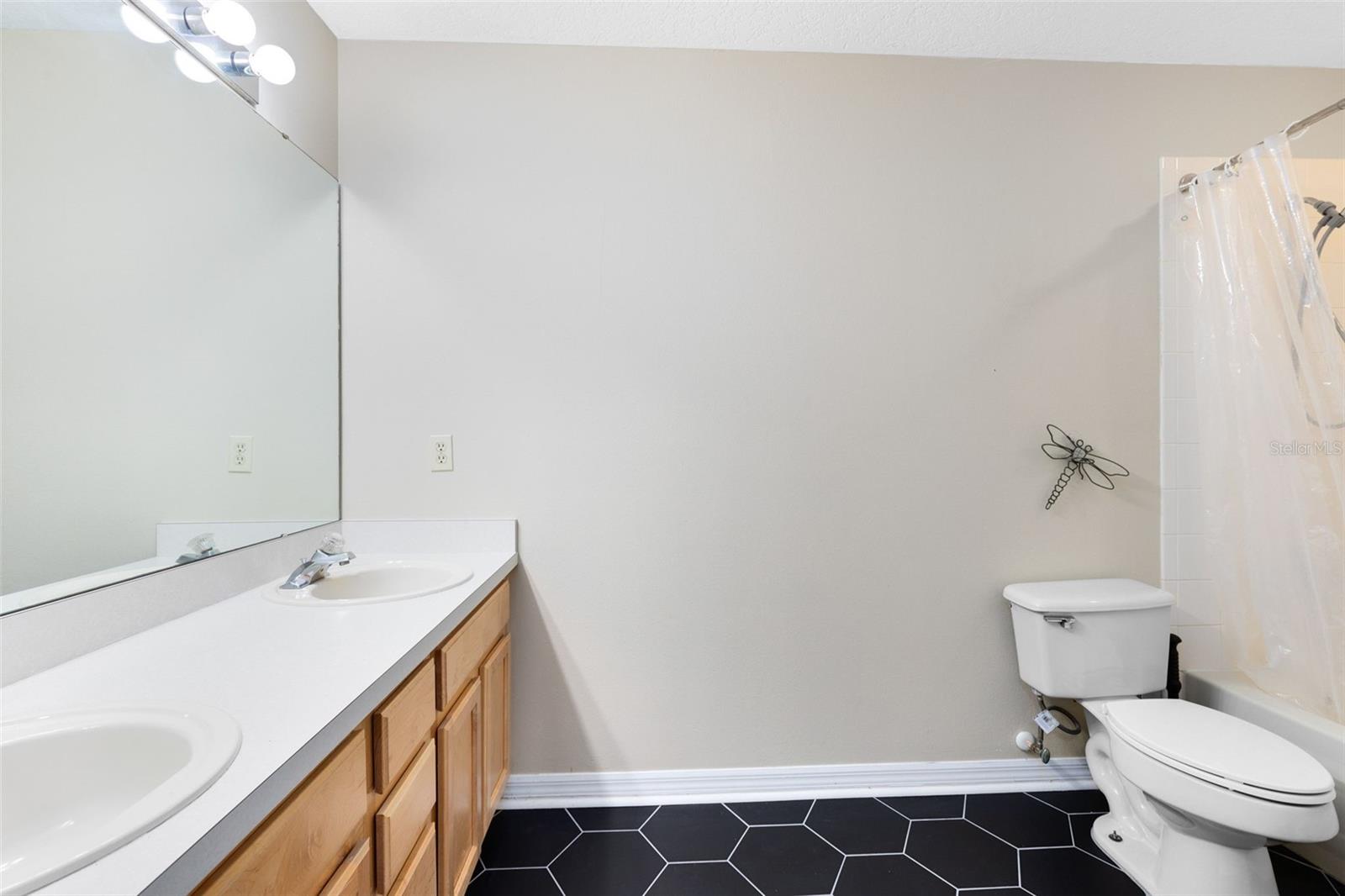 Image 21 of 35 For 1155 Oak Creek Court