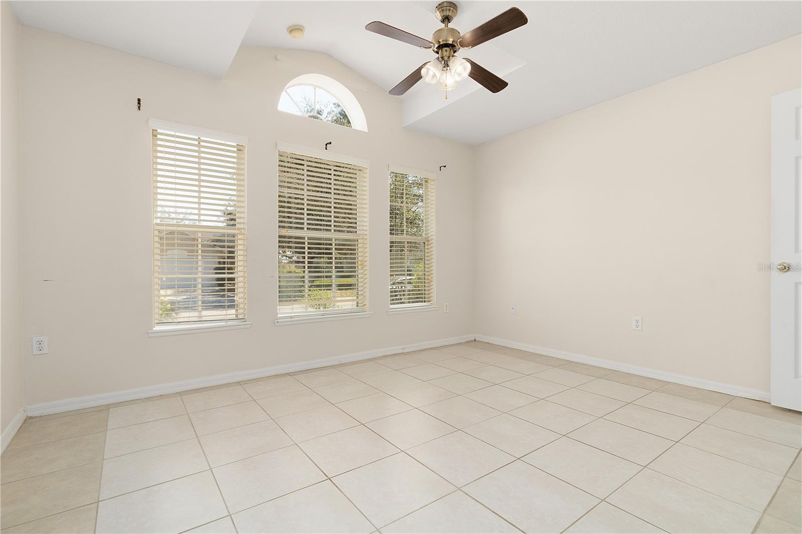 Image 12 of 41 For 416 Hammerstone Avenue
