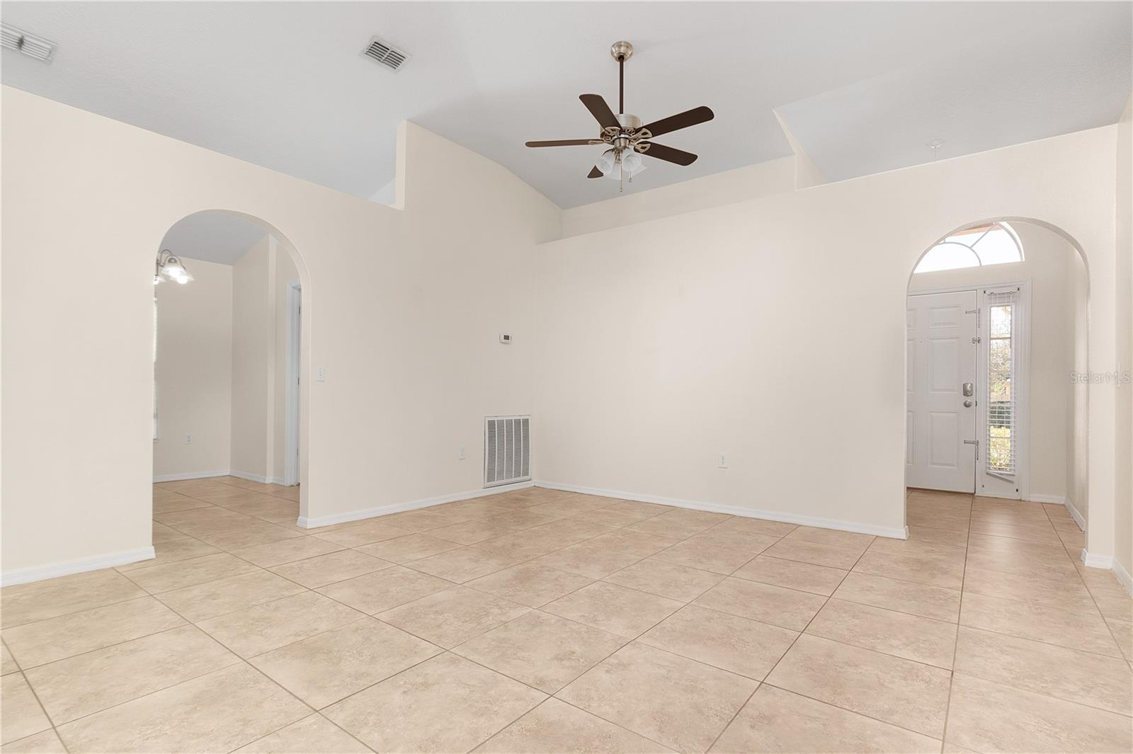 Image 18 of 41 For 416 Hammerstone Avenue